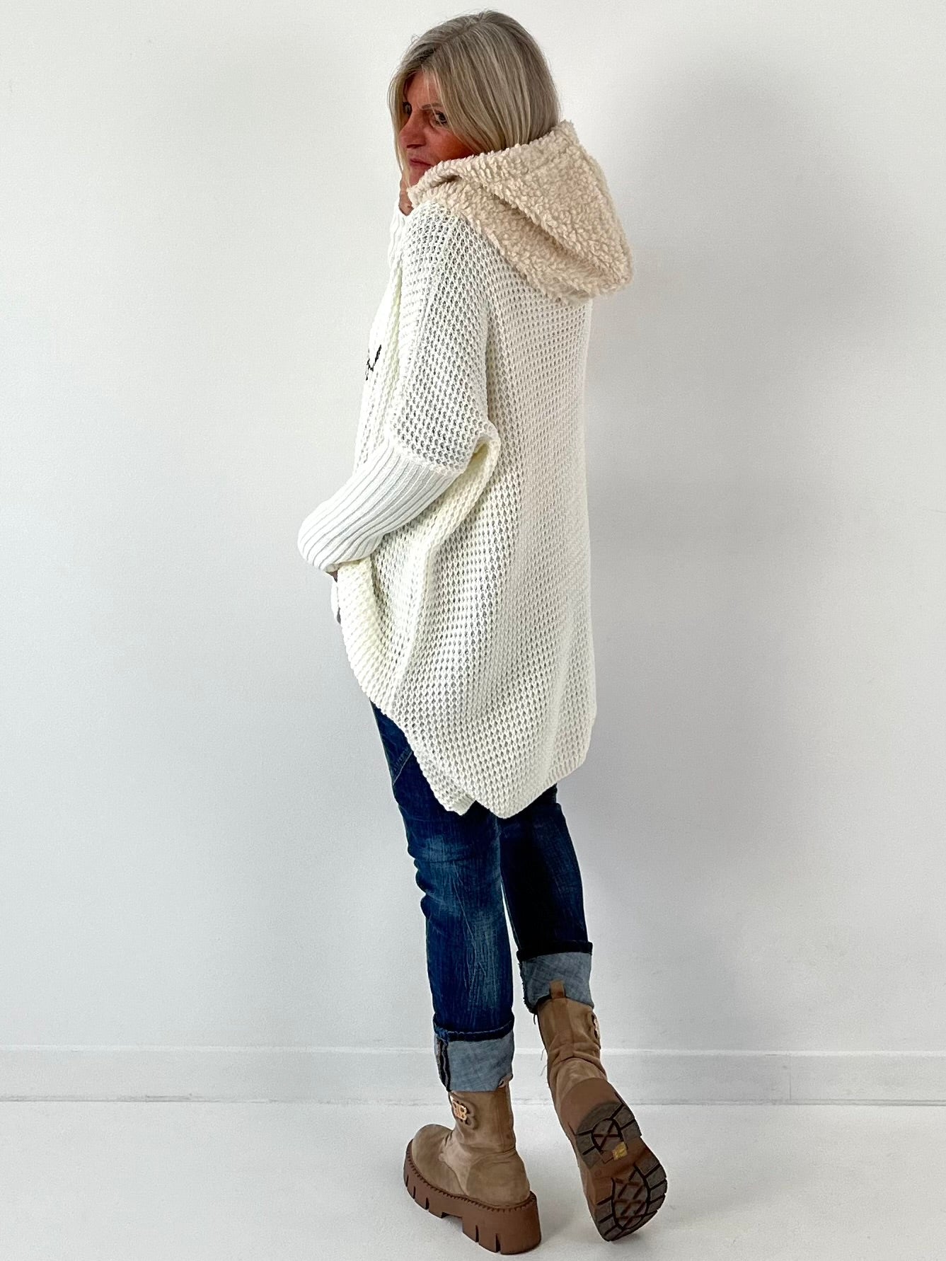 Teddy hooded sweater, "Good Focus" model - ecru