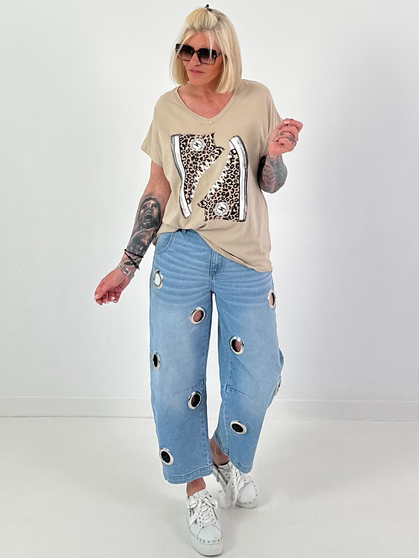 T-shirt with leopard shoe print - beige