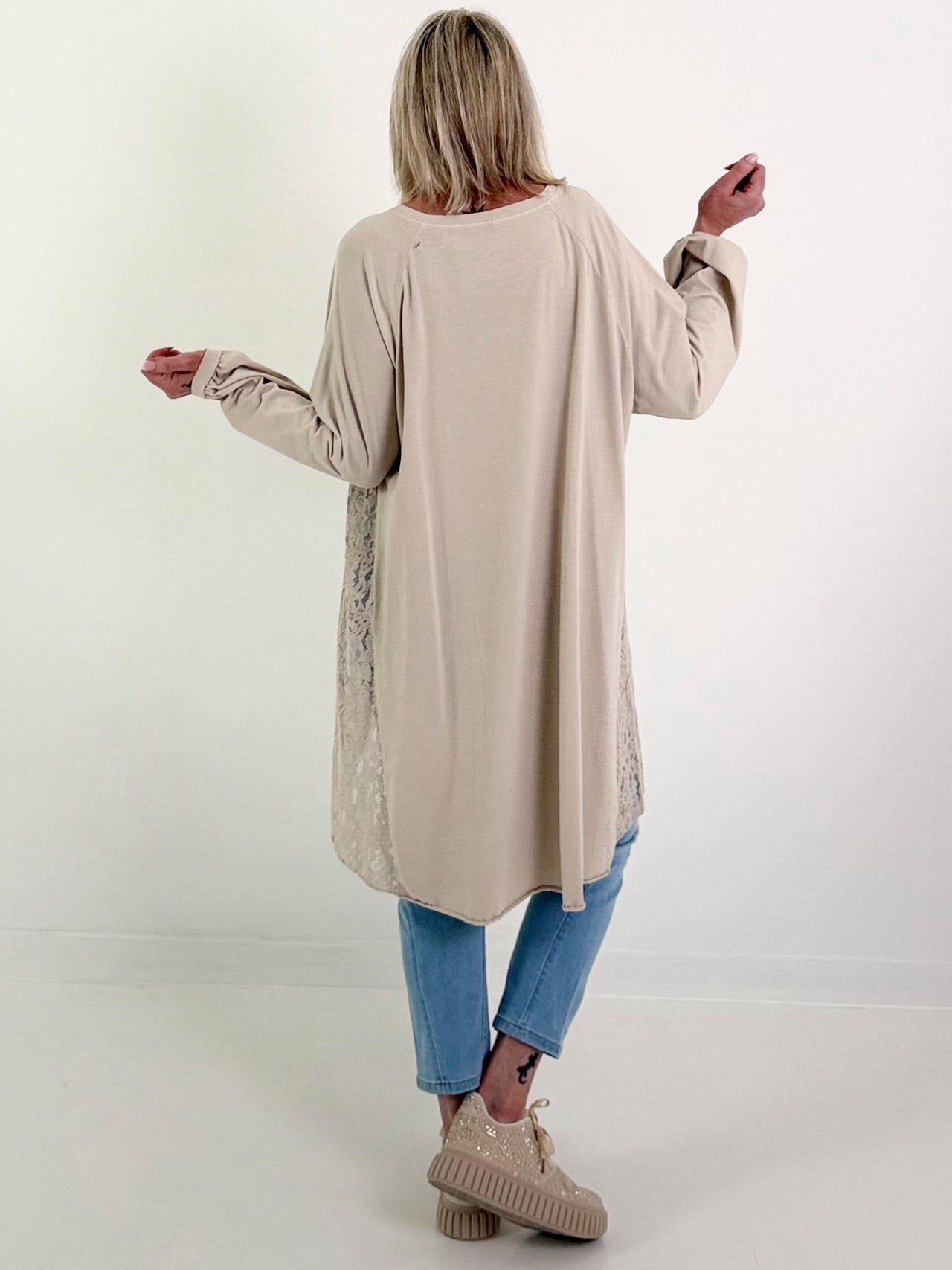 Oversized Long-Shirt mit seitlichen Spitzeneinsätzen - beige