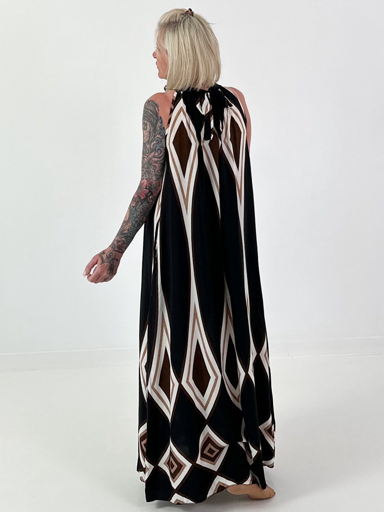 Neckholder Kleid mit All-Over Muster - schwarz-braun-mehrfarbig