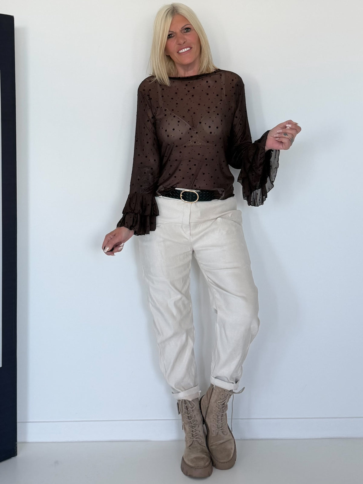 Mesh Shirt mit Punkten und Volantärmeln - schoko