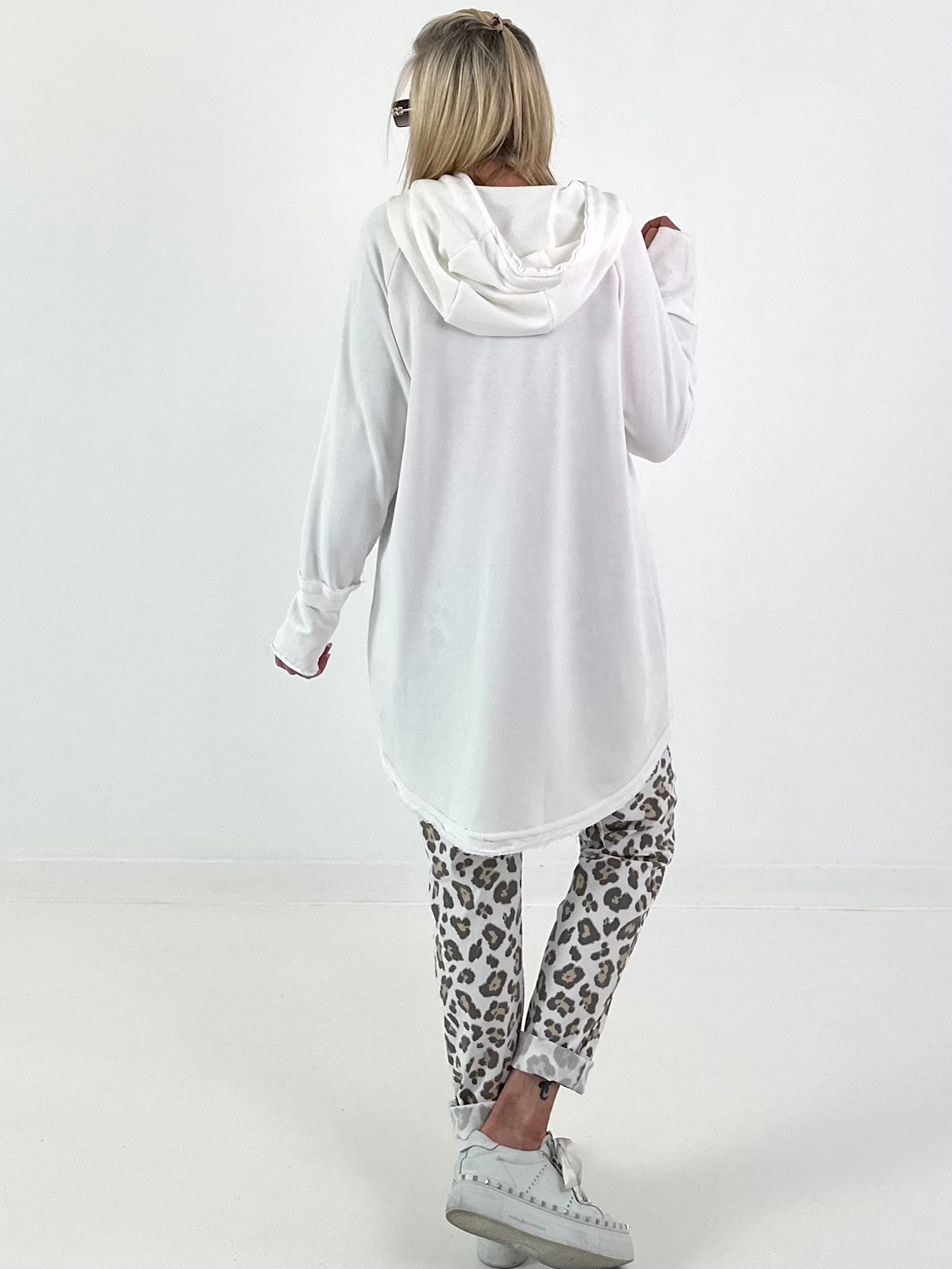 Casual long hoodie with thumbhole - white