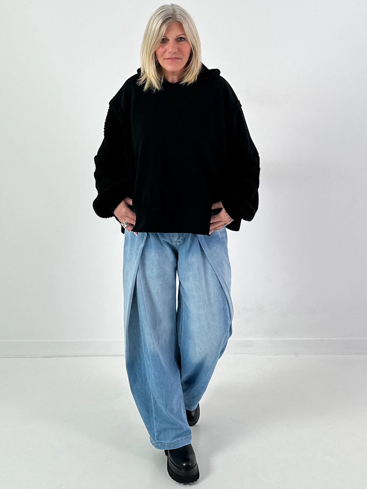 Materiaalmix hoodie model "Knit Fusion" - zwart