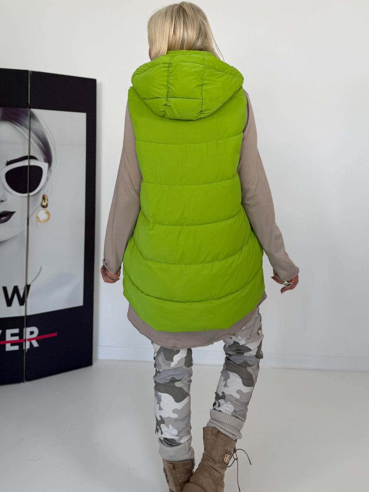Weste mit schimmerndem Finish und Kapuze - kiwi