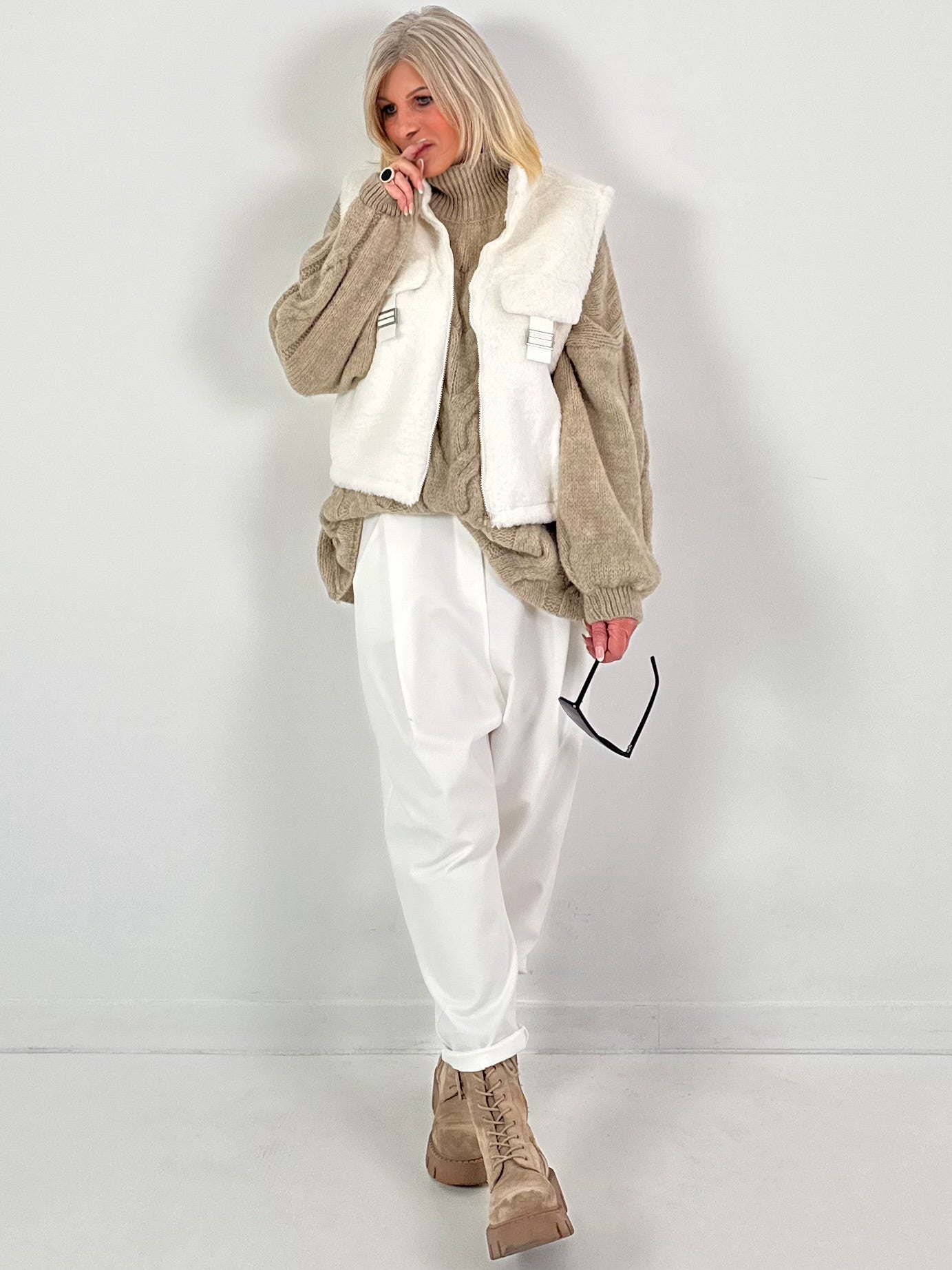 Fur vest model "Perfect Plush" - white