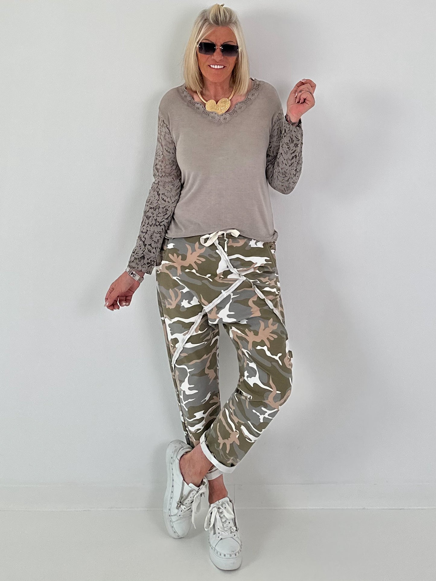 Shirt mit Spitzenarm - taupe