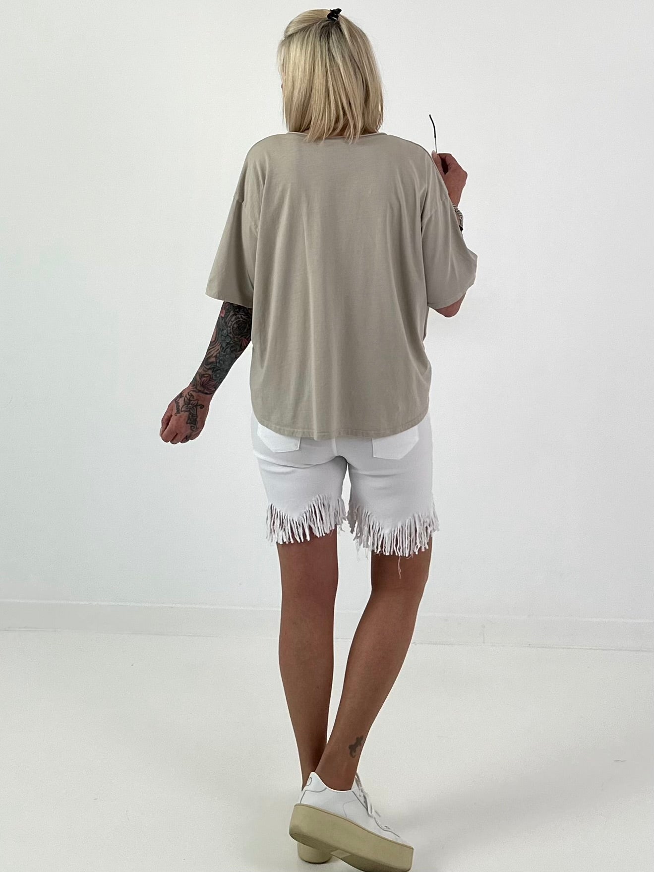 T-Shirt mit gerafftem Saum - beige