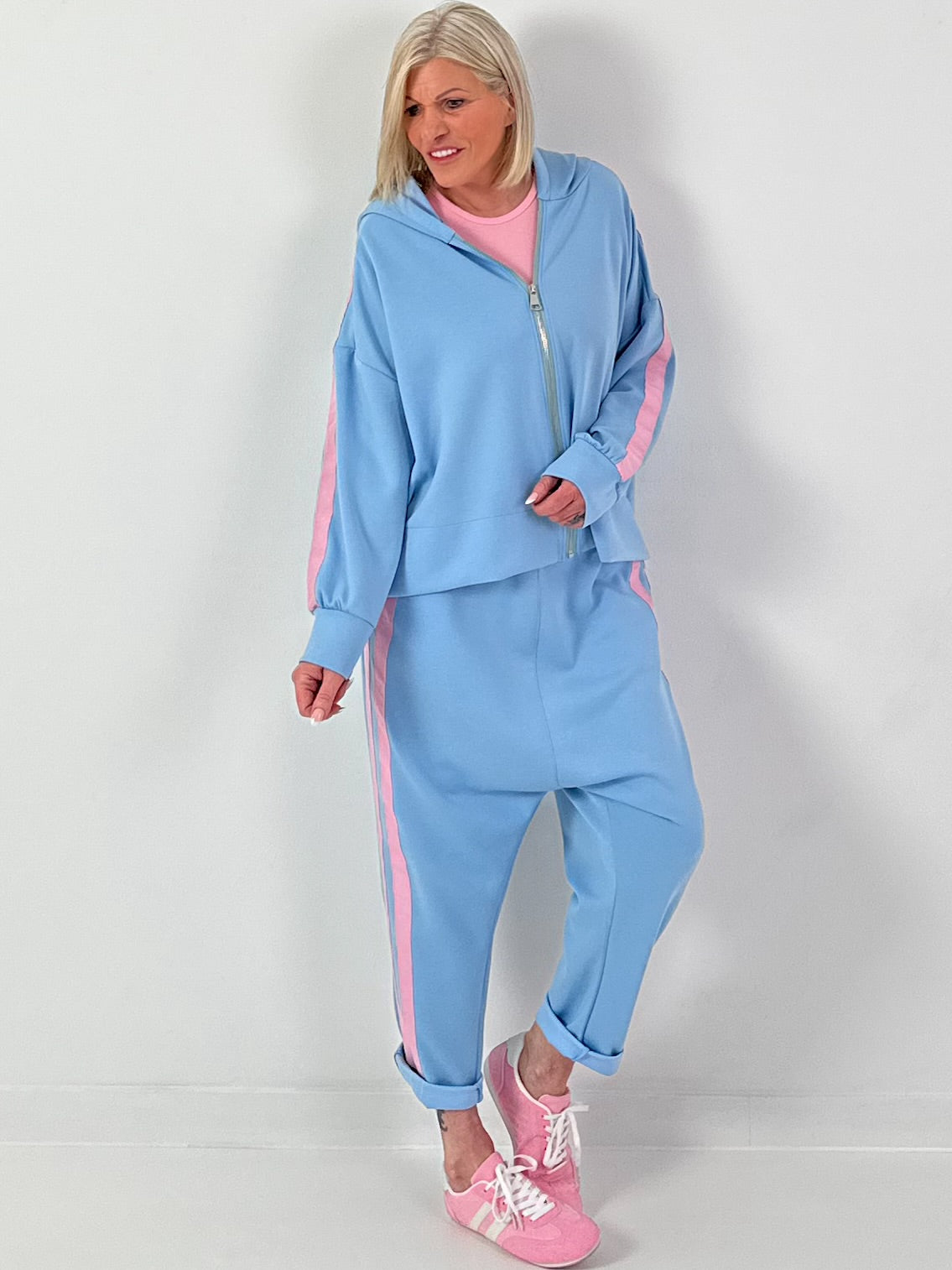 Sweat Baggy mit Streifen - hellblau