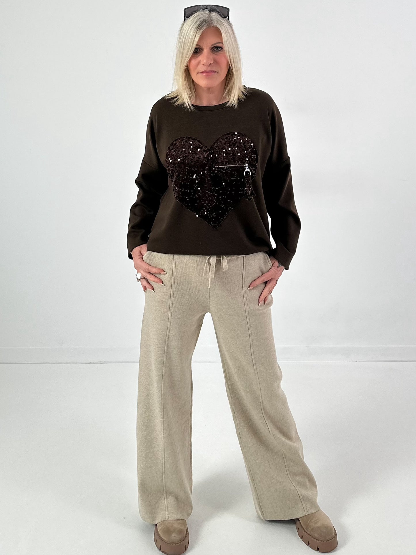 Sweatshirt model "Hidden Heart" - coffee