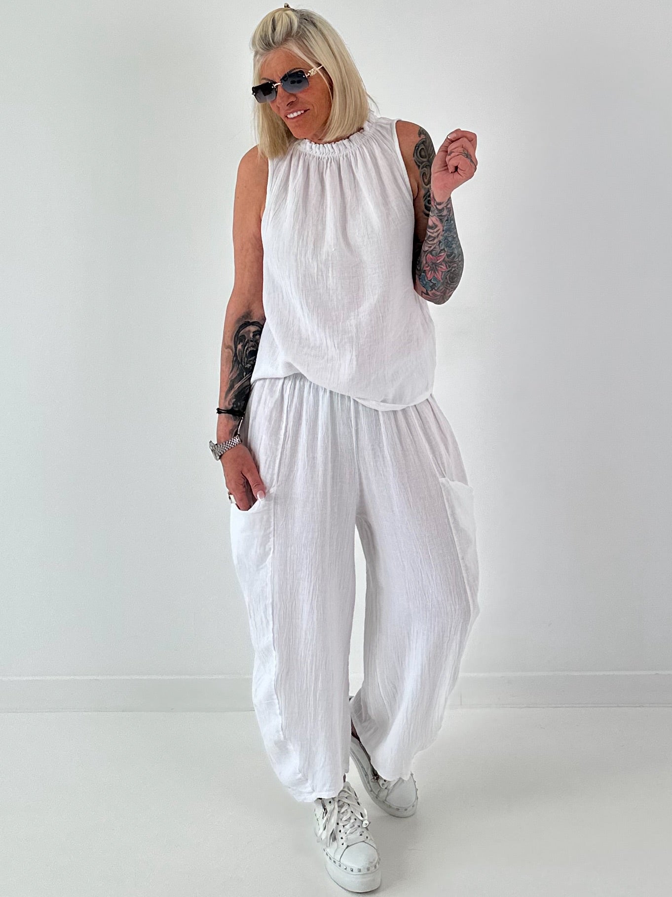 Grobe Hose im Materialmix mit großen Taschen - weiss