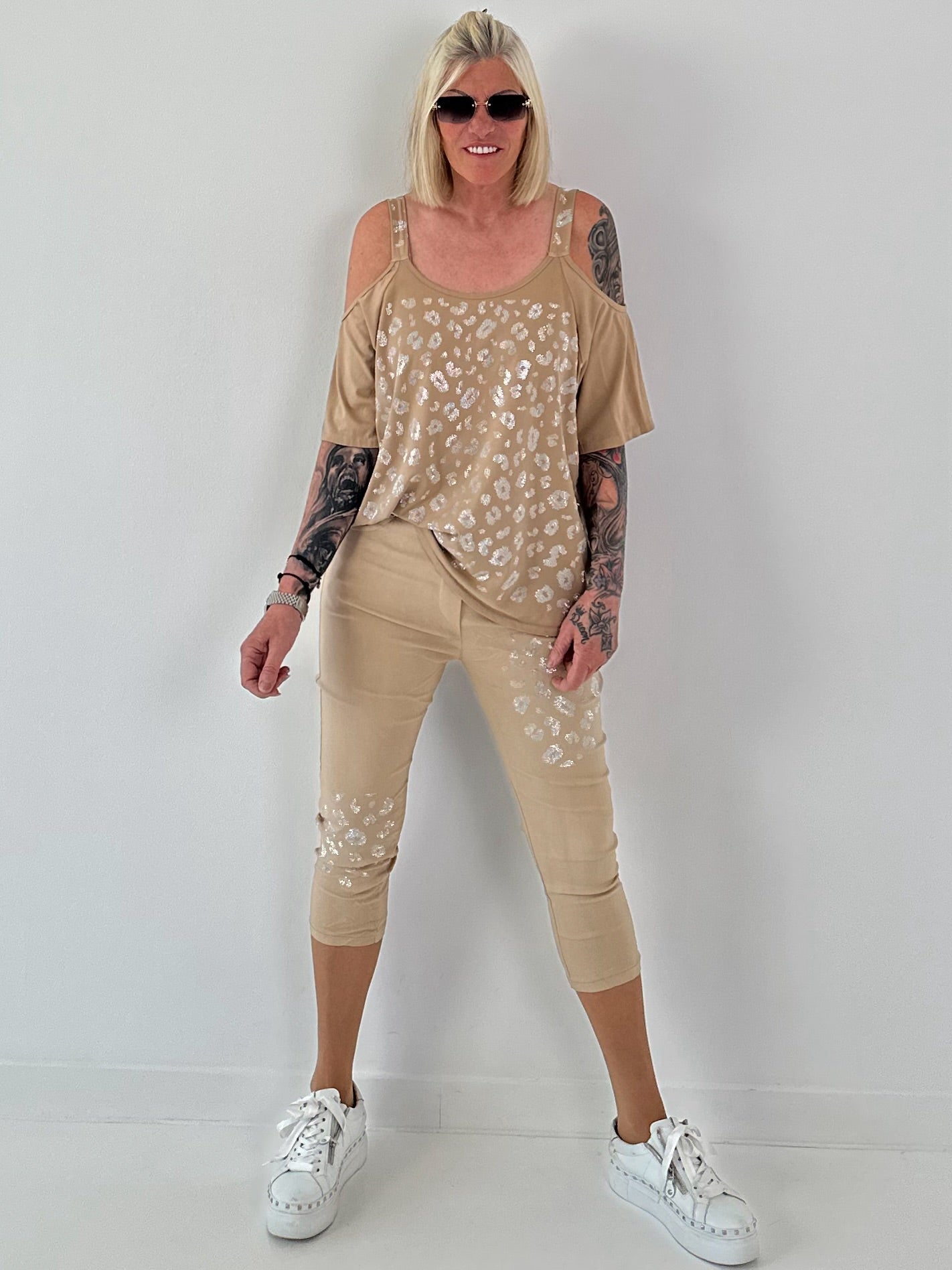 Capri Hose mit Leo Strass - sand
