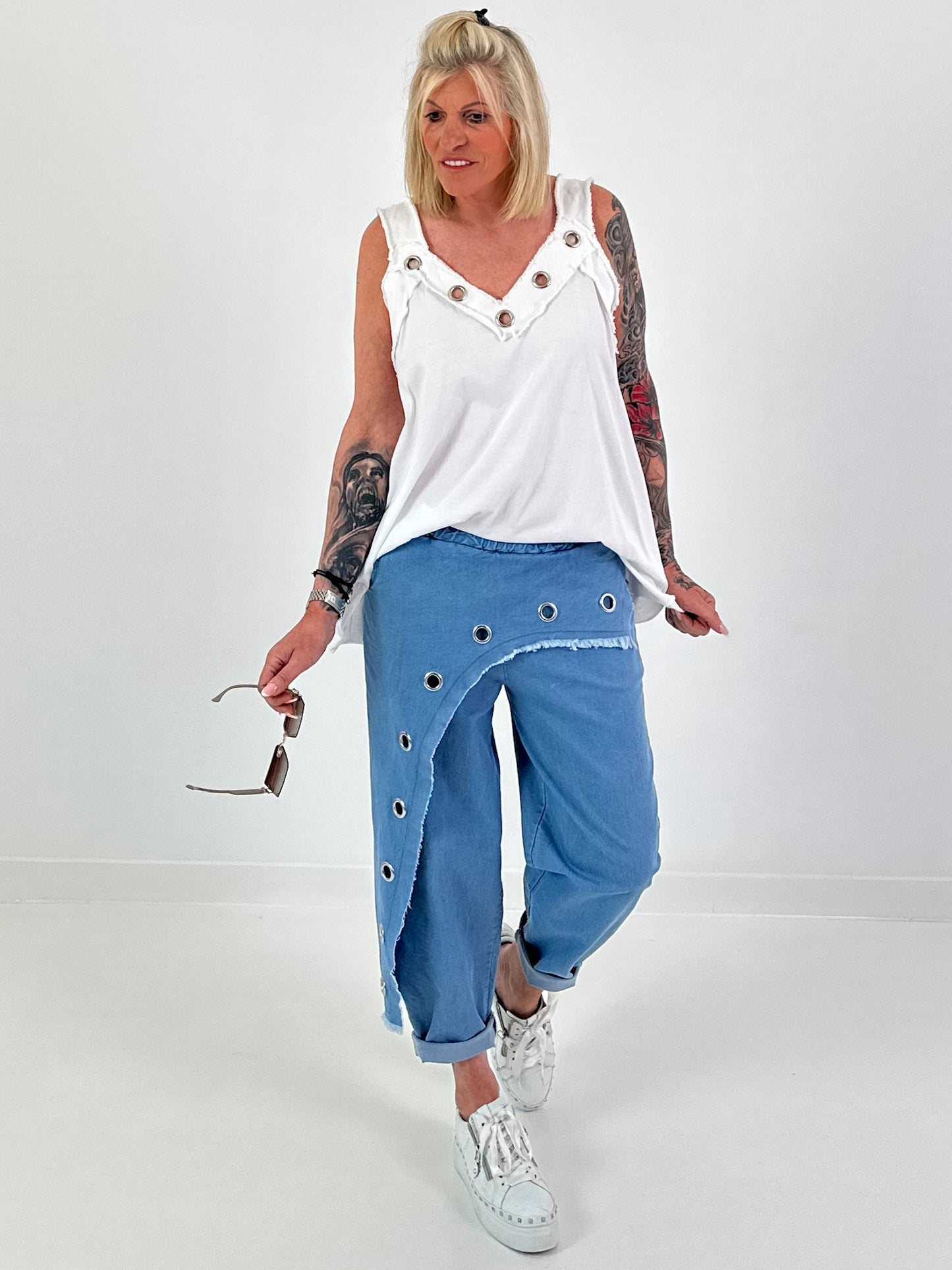 Oversized Top with silver eyelets - white