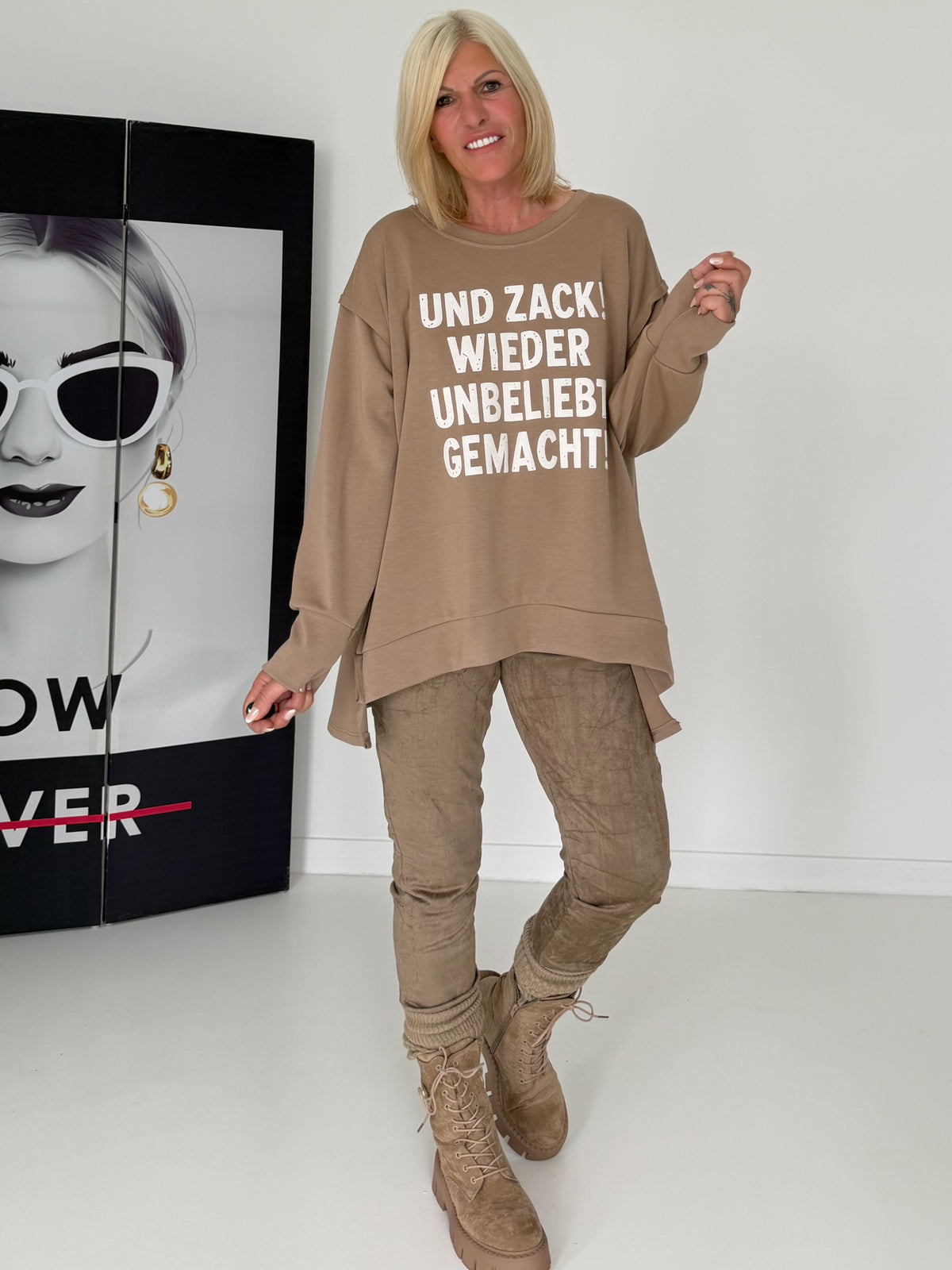 Hose in Wildlederoptik mit elastischem Bund - taupe ( lieferbar ab ca. 13.09.26)