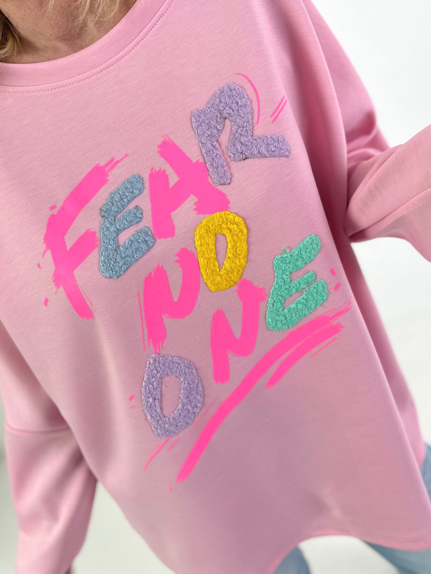 Trui model "Fear no one" - roze