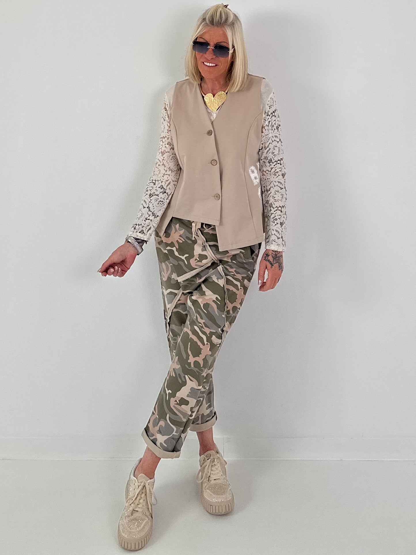 Shirt mit Spitzenarm - beige