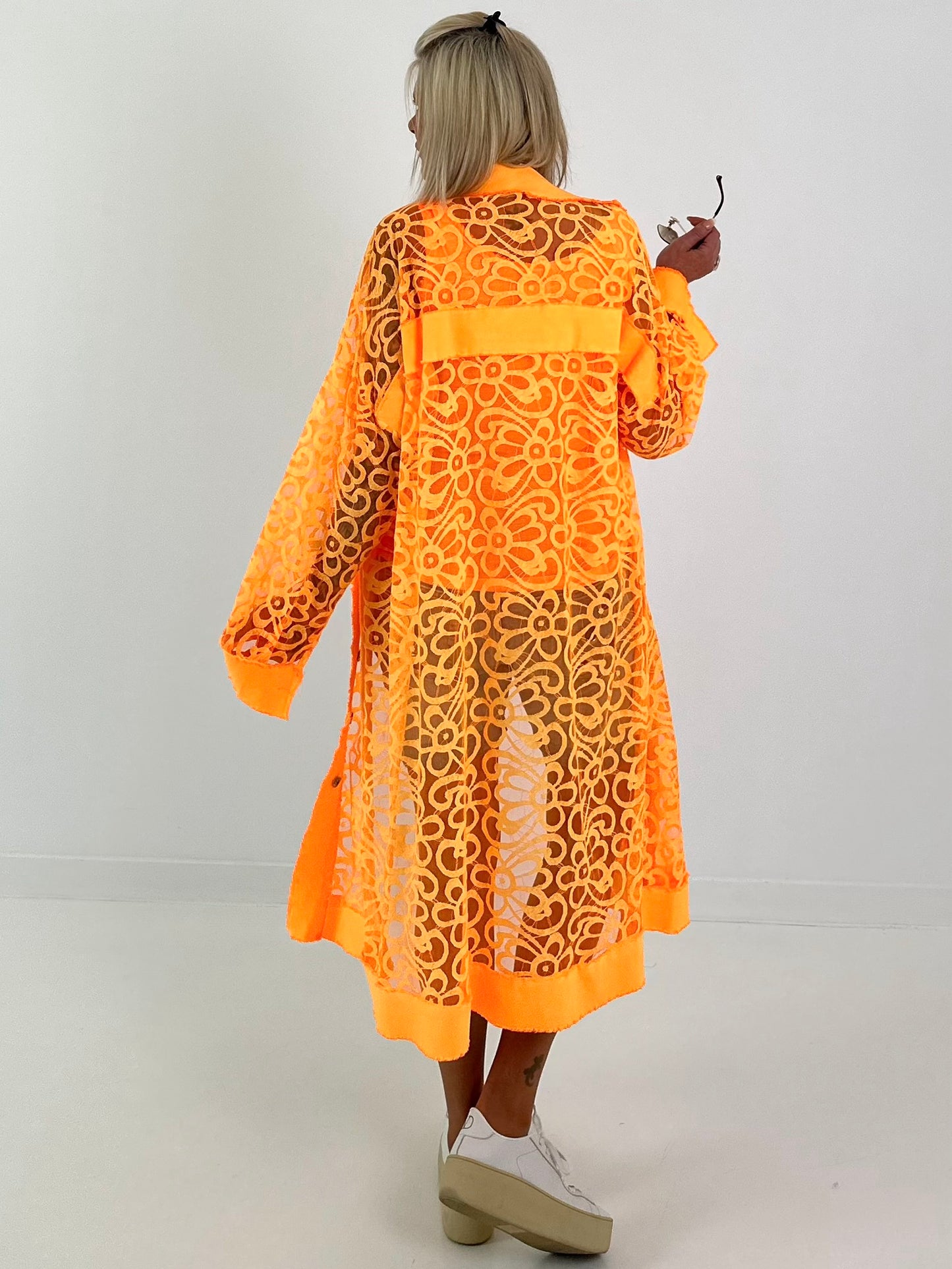 Jeansmantel mit floralem Netzeinsatz - neonorange