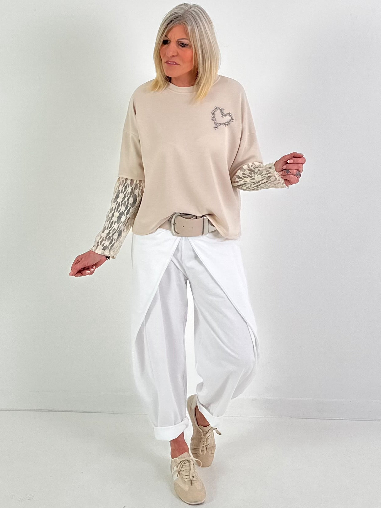 Sweater with lace sleeves - beige