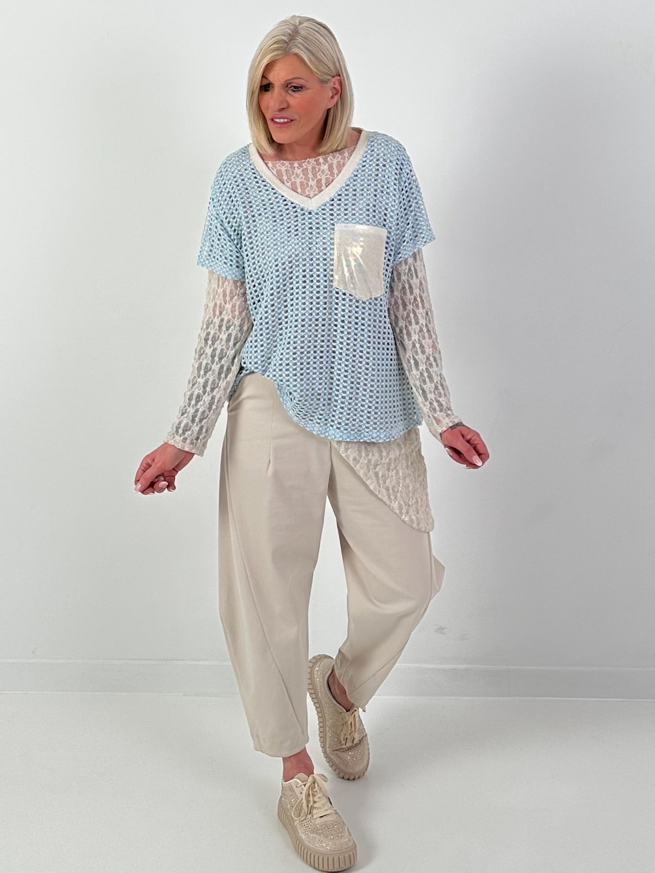 Häkelshirt mit V-Ausschnitt - hellblau