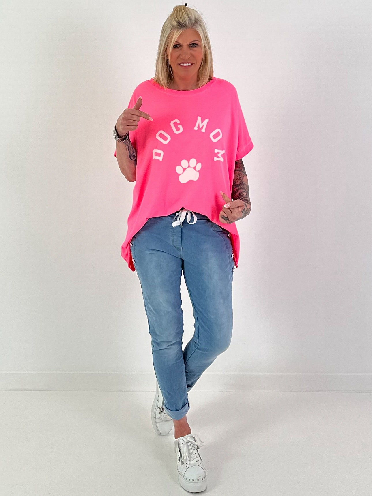 Oversized T-Shirt Dog Mom - neon pink