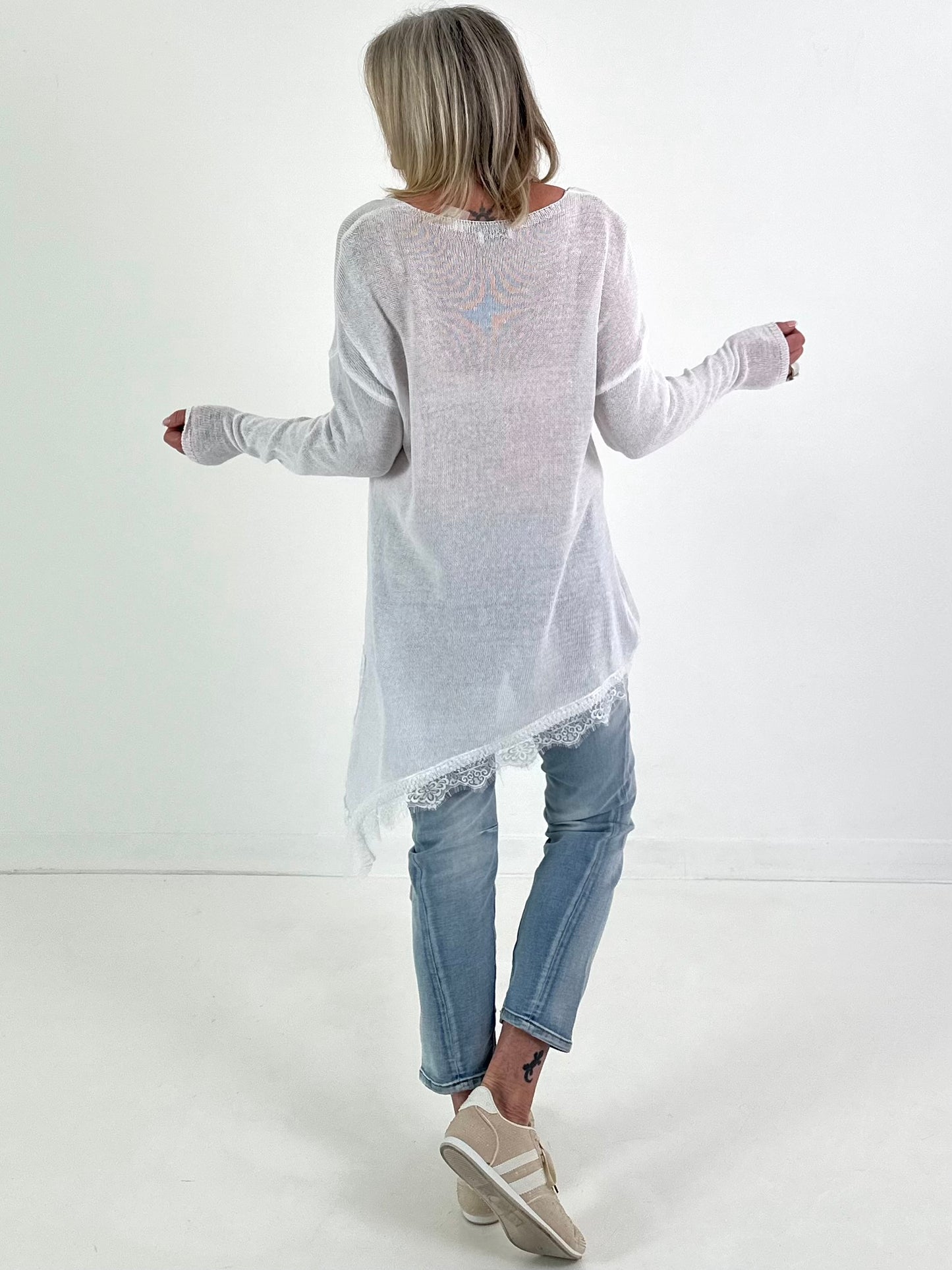 Knit sweater with lace - white