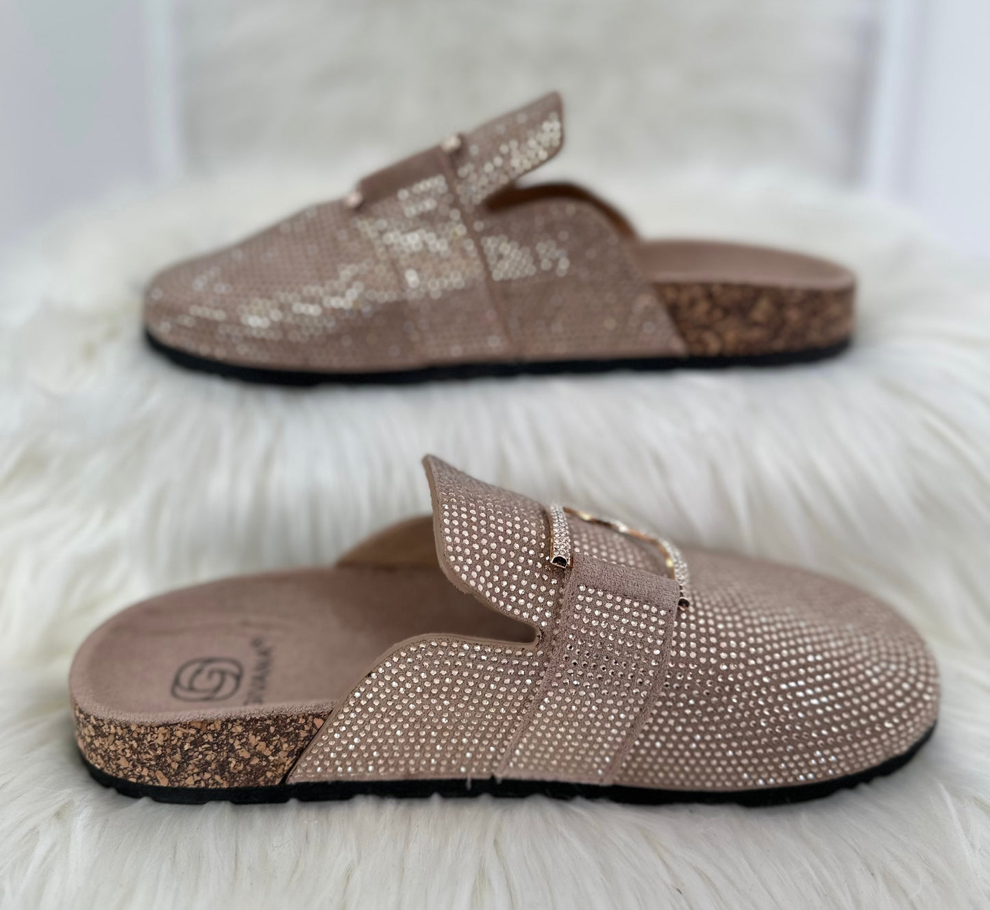 Pantoletten mit Strasssteinen - beige