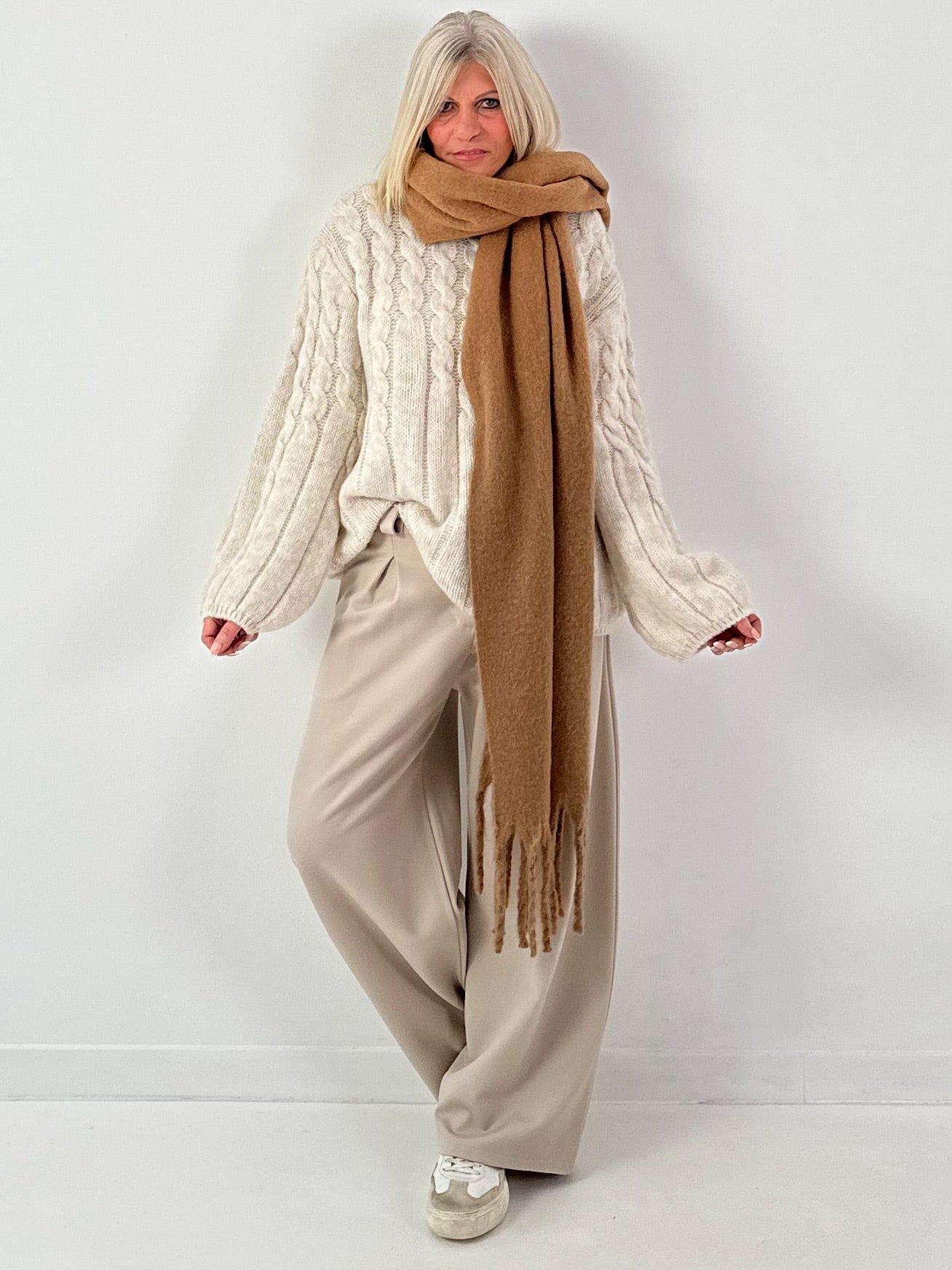 Scarf with fringes model "Fleur de Charme" - camel