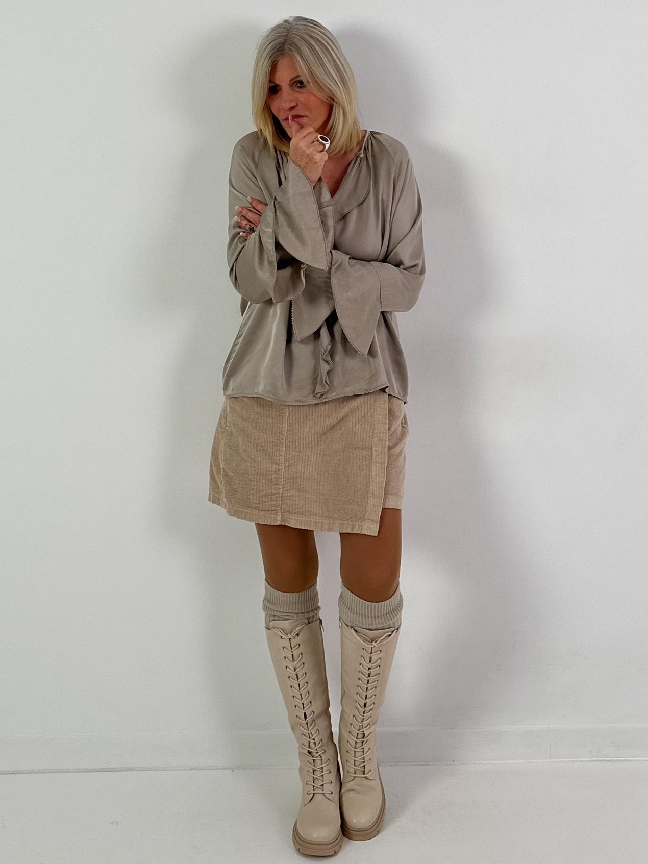 Volantbluse Modell "Lush Light" - taupe