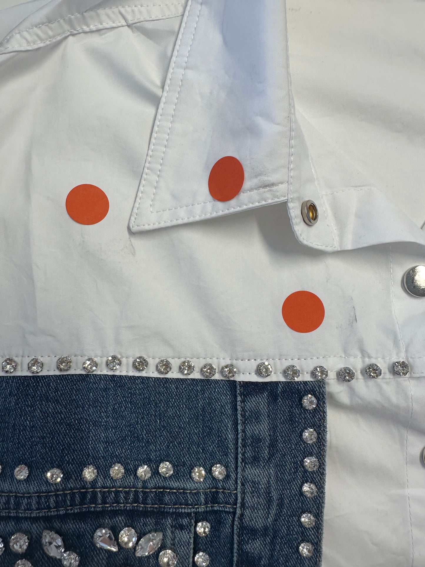 2. Wahl Bluse mit Denim- und Strassdetails - weiss-blau