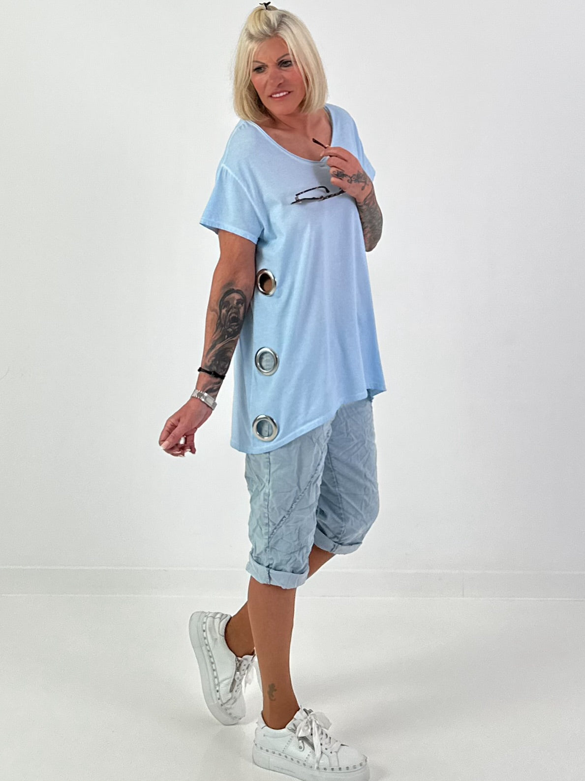 T-shirt with side eyelets - light blue