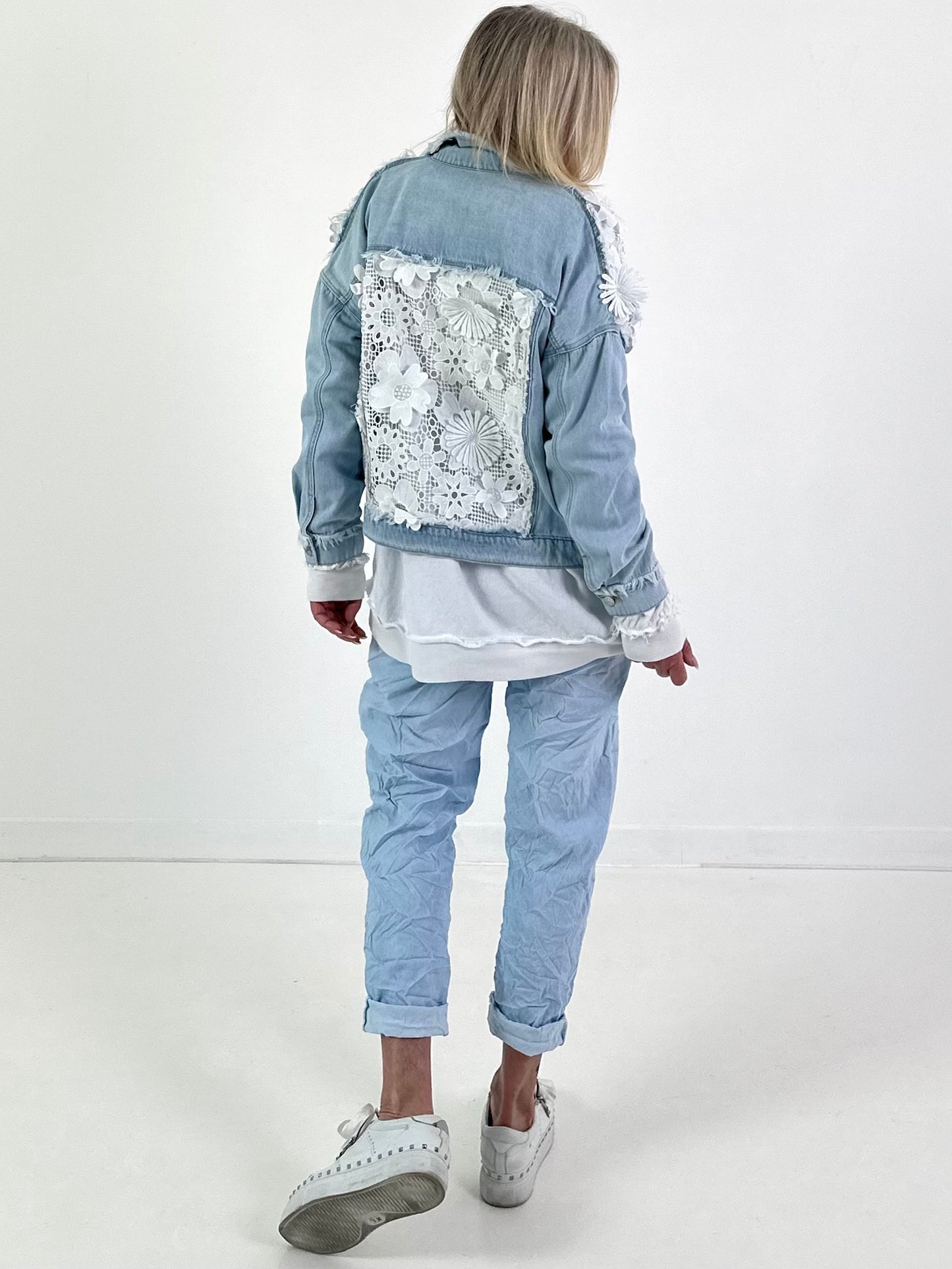 Spijkerjas, model "Wildflower" - denim-wit