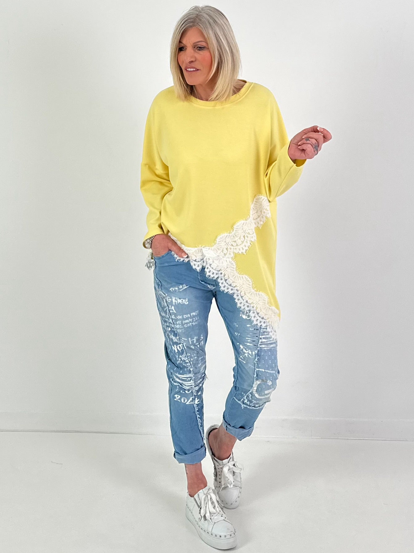 Trui met kanten details - geel