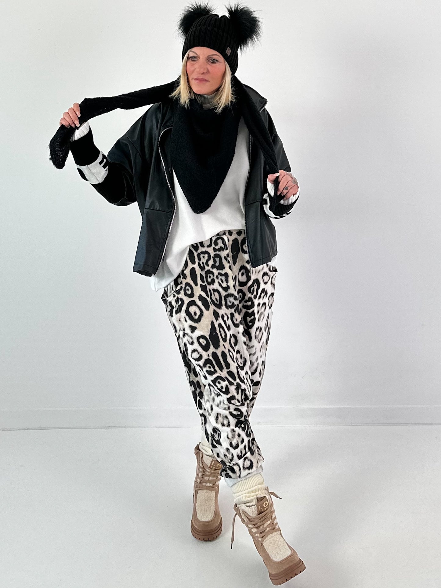 Bootie with teddy fleece, model "Love Crush" - beige