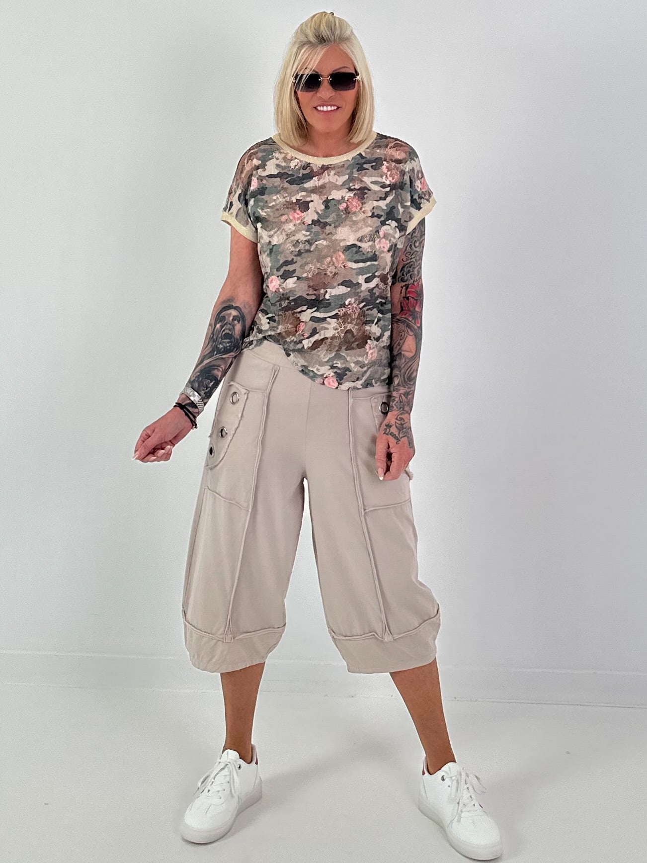 Casual sweatpants with eyelet details - beige