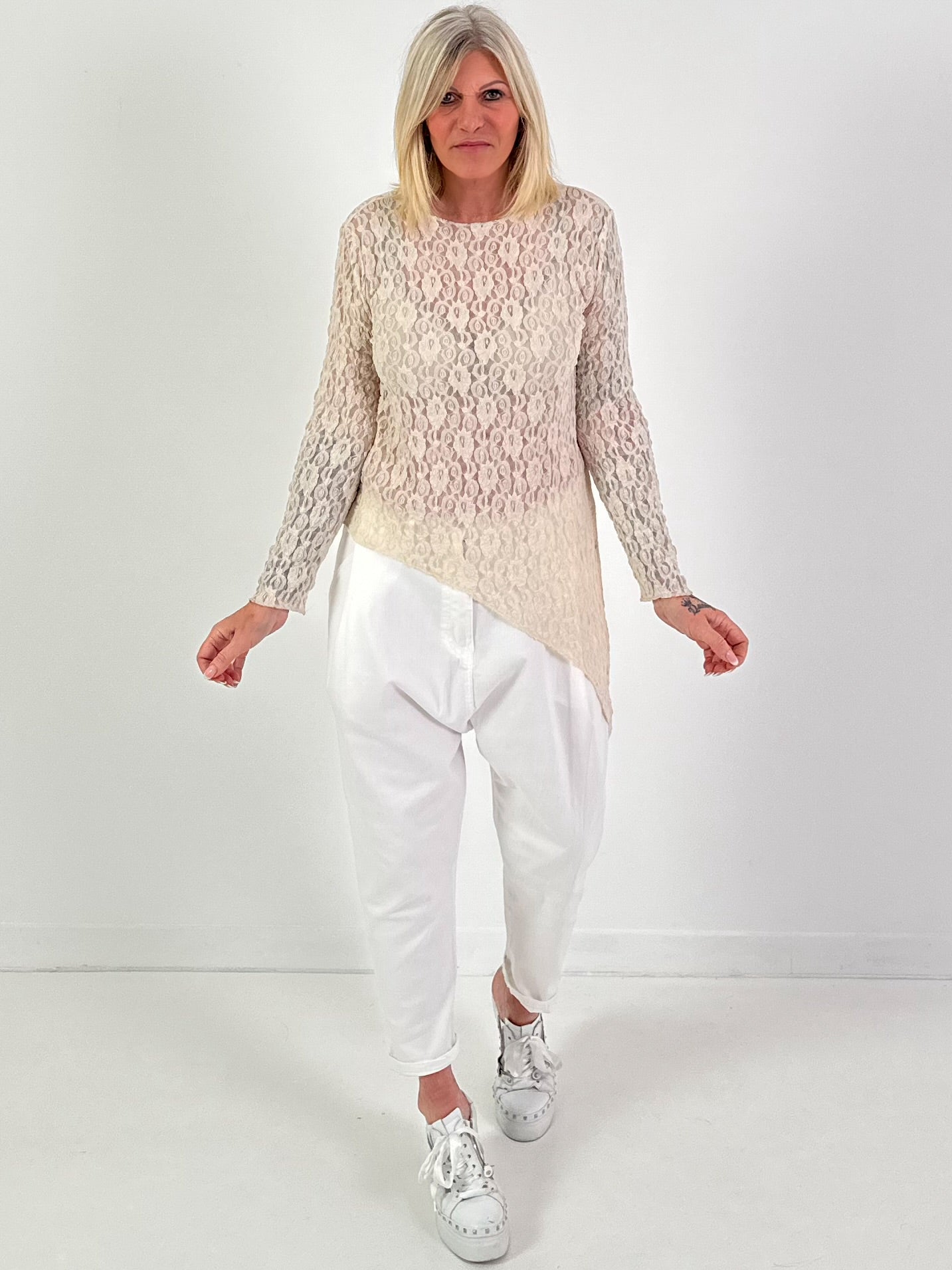 Asymmetrisches Shirt Modell "Lace Layer" - beige ( lieferbar ab ca. 11.12.25)