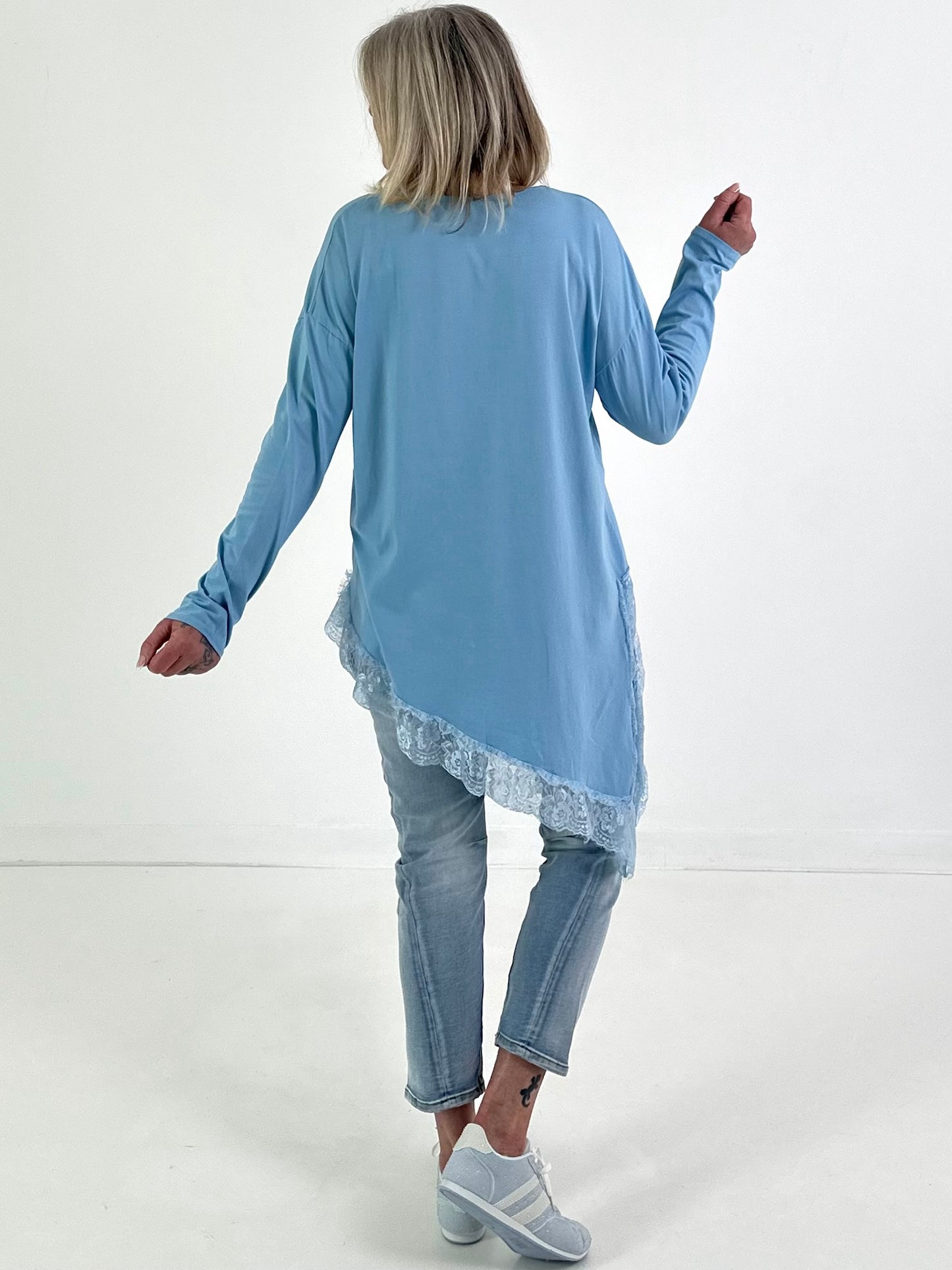 Shirt mit Spitzenabschluss - hellblau