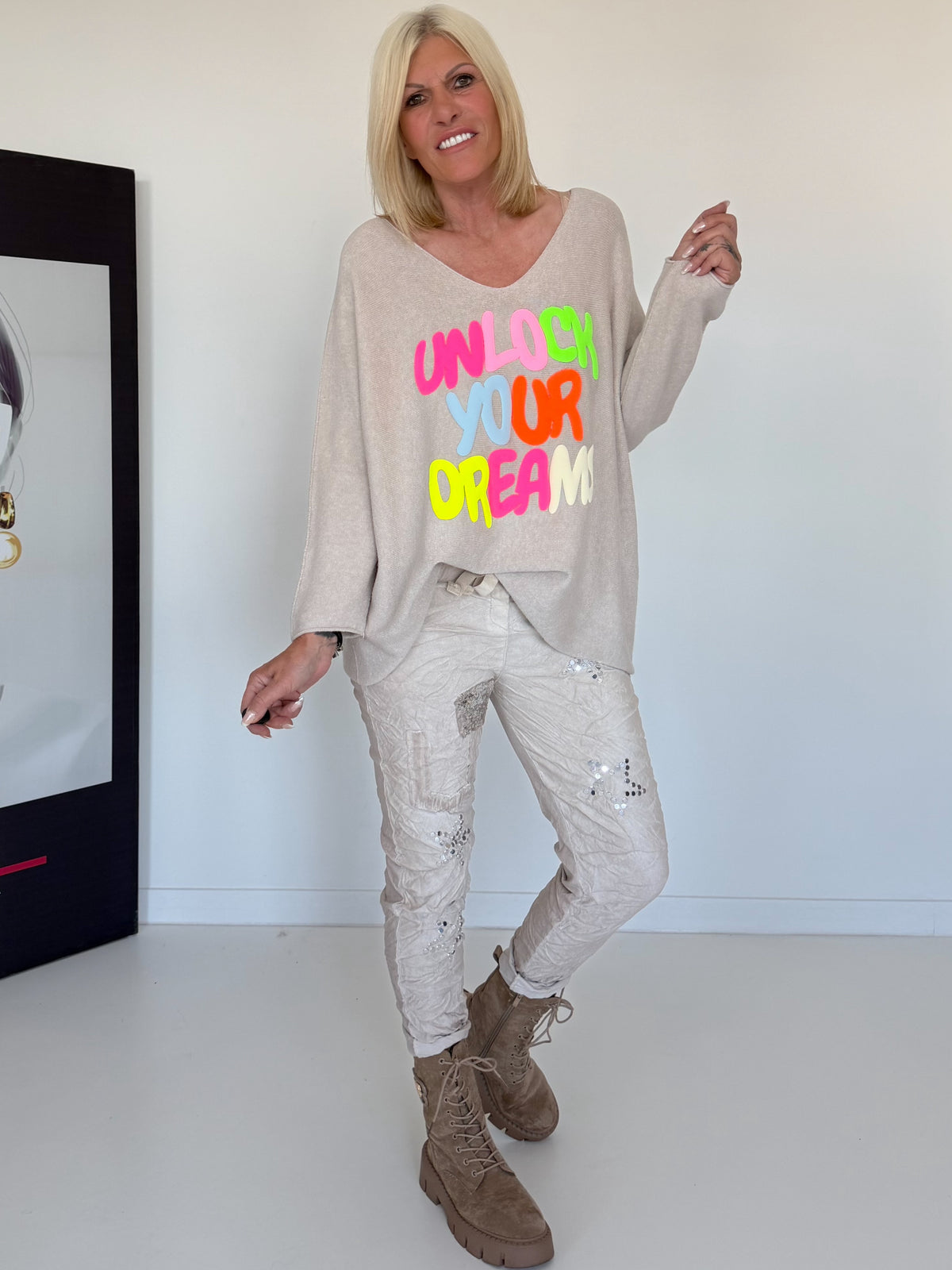 V-hals trui Unlock Your Dreams - beige-meerkleurig