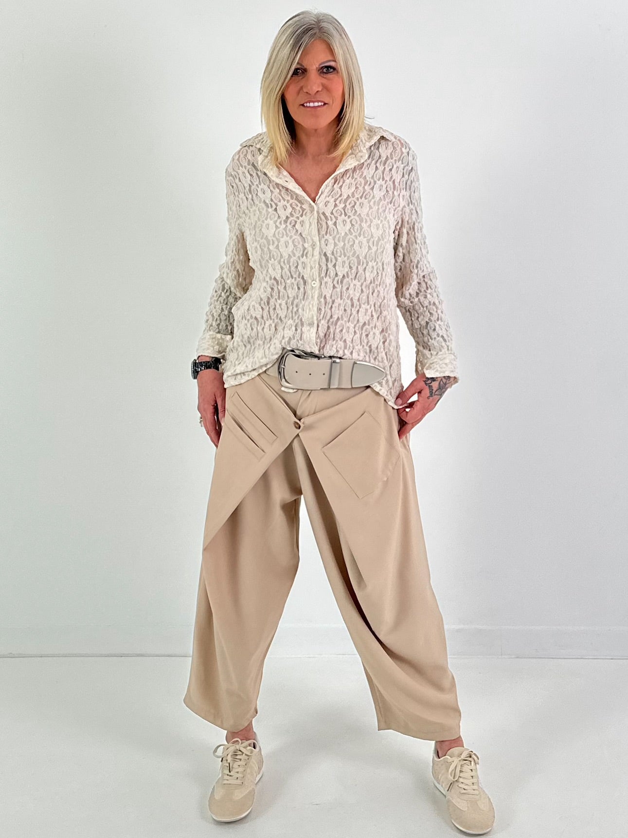 Spitzenbluse mit Muster - beige ( lieferbar ab 01.02.26)