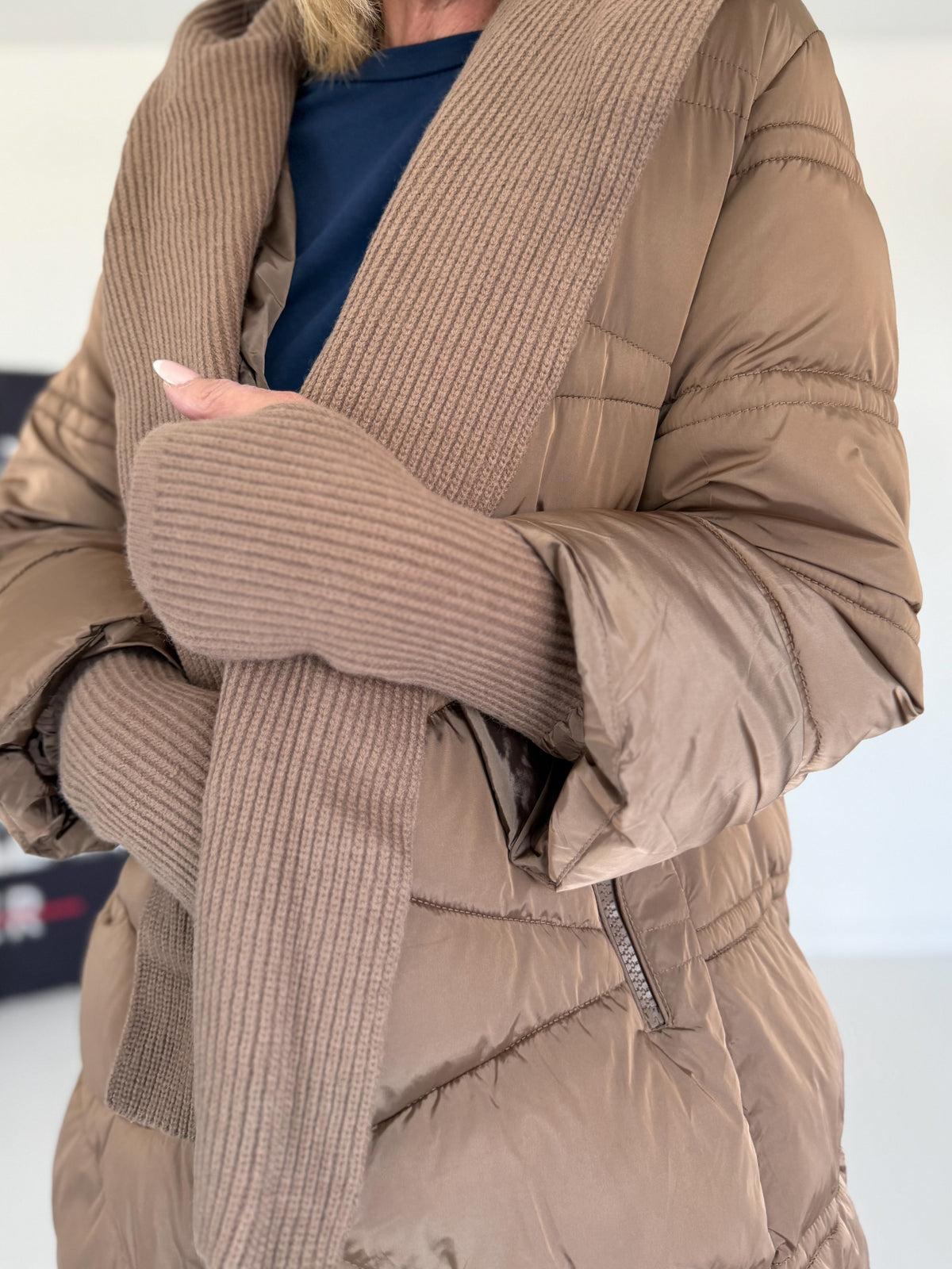Winterjacke 2 Looks mit Stulpenärmeln und abnehmbarem Strickeinsatz - taupe