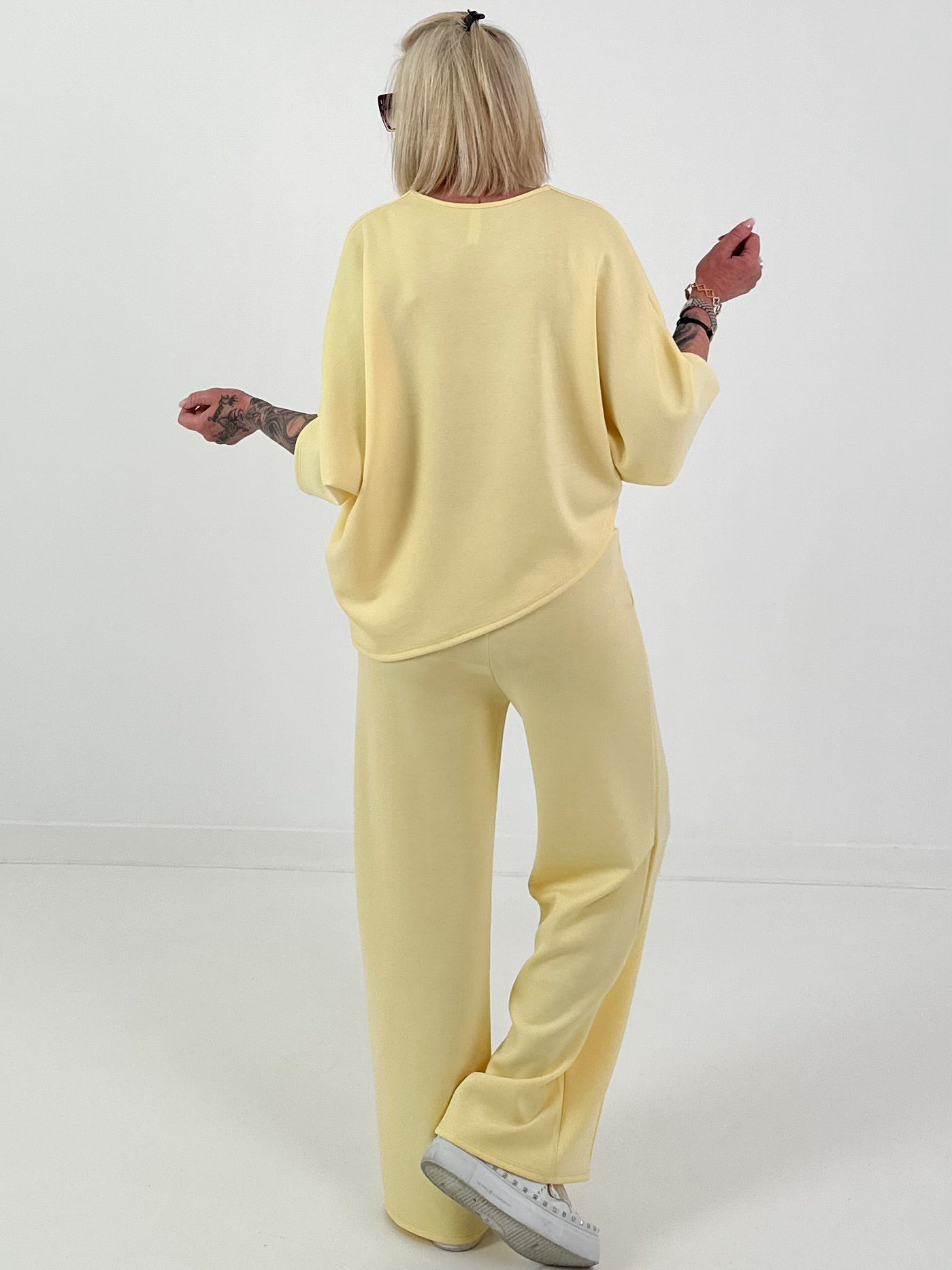 Two-piece set with asymmetrical shirt - yellow