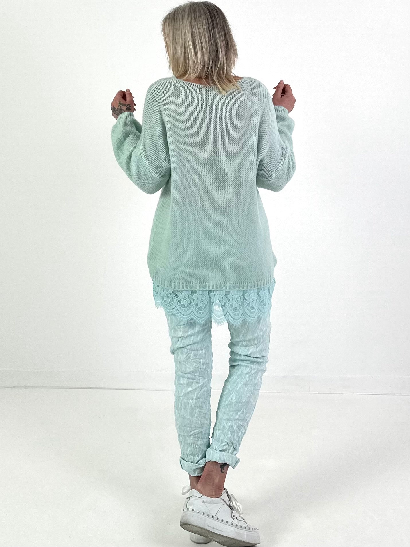 Pullover mit Spitzenrüsche - mint