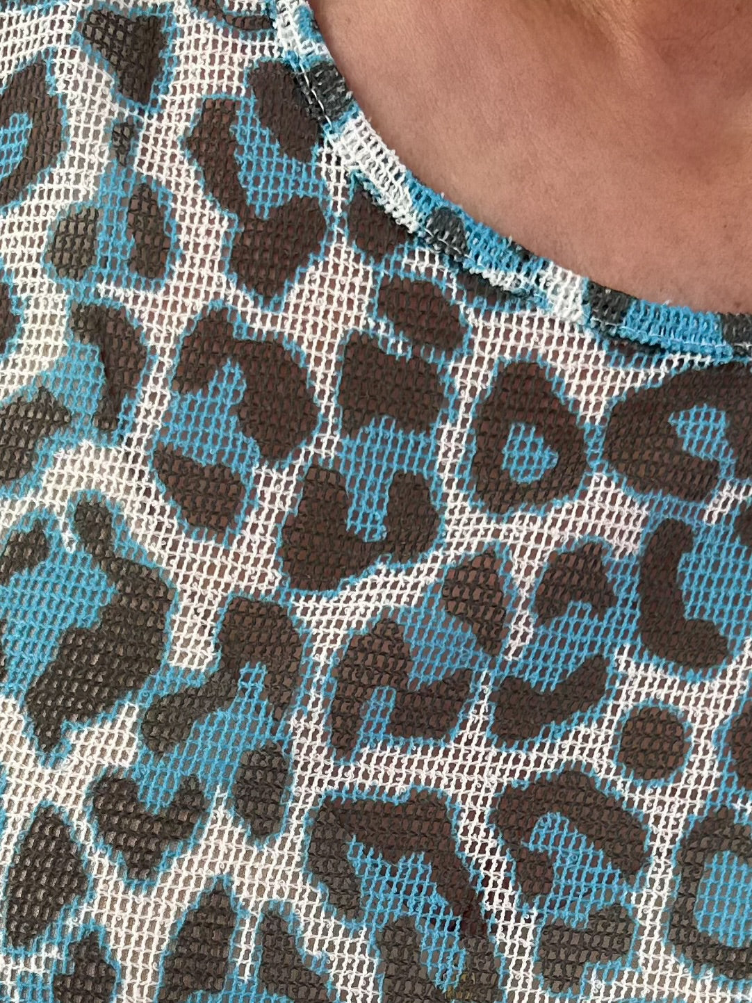 Leo asymmetrical mesh top - light blue