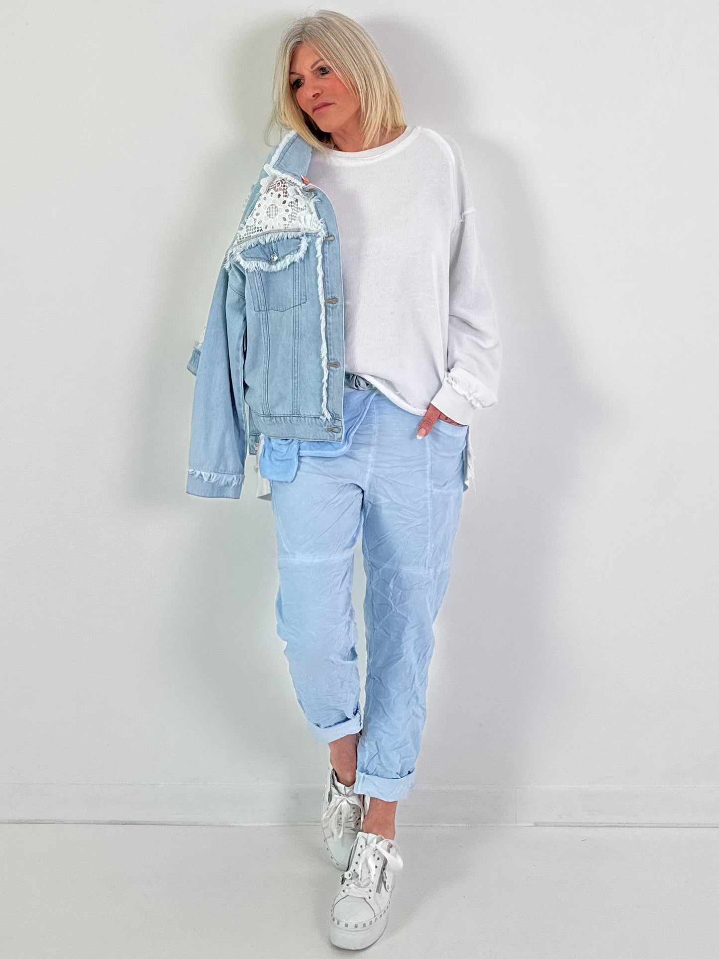 Hose Modell "Sleek Comfort" - hellblau