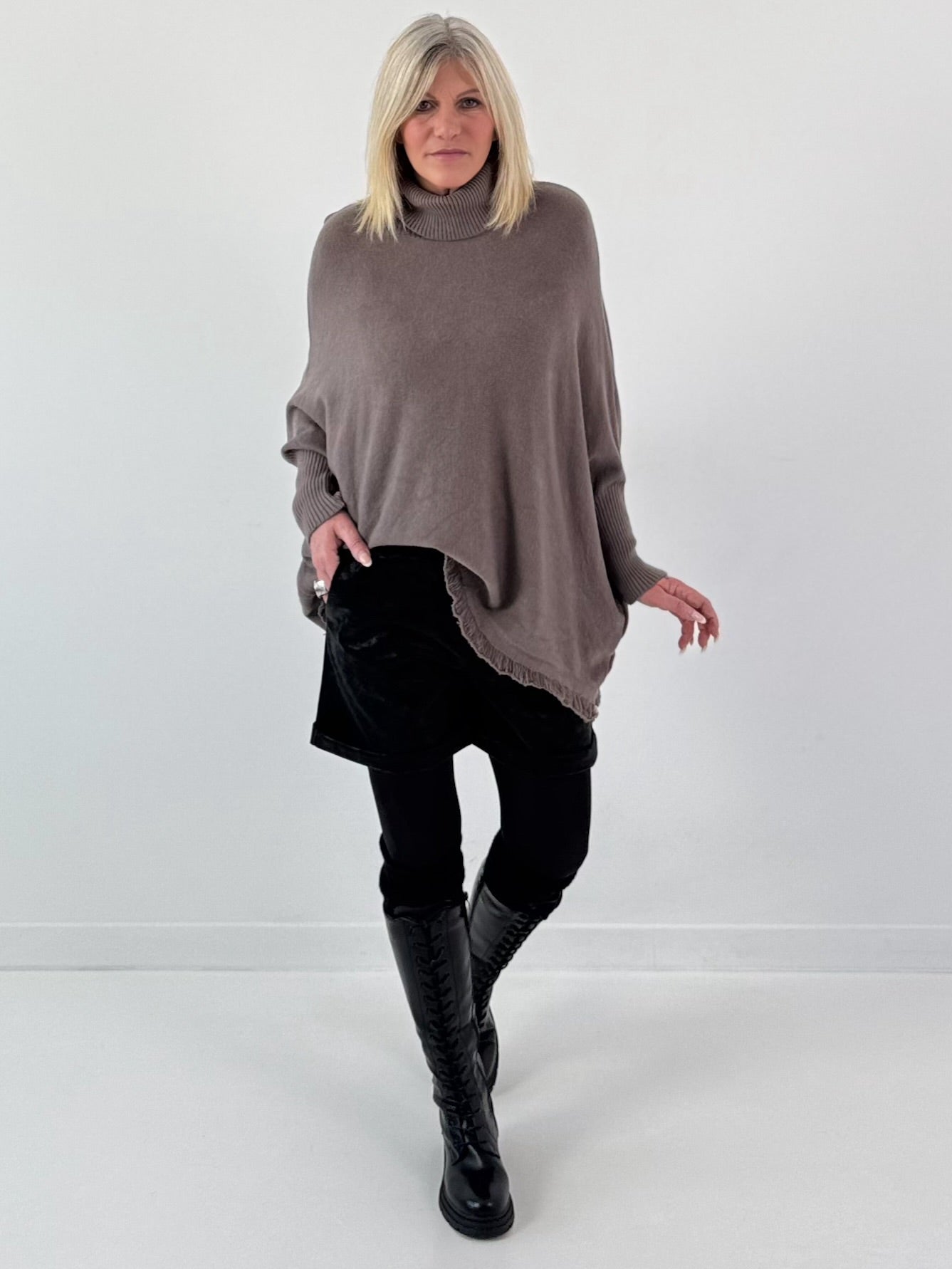 Oversized trui model "Relaxed Chic" - taupe