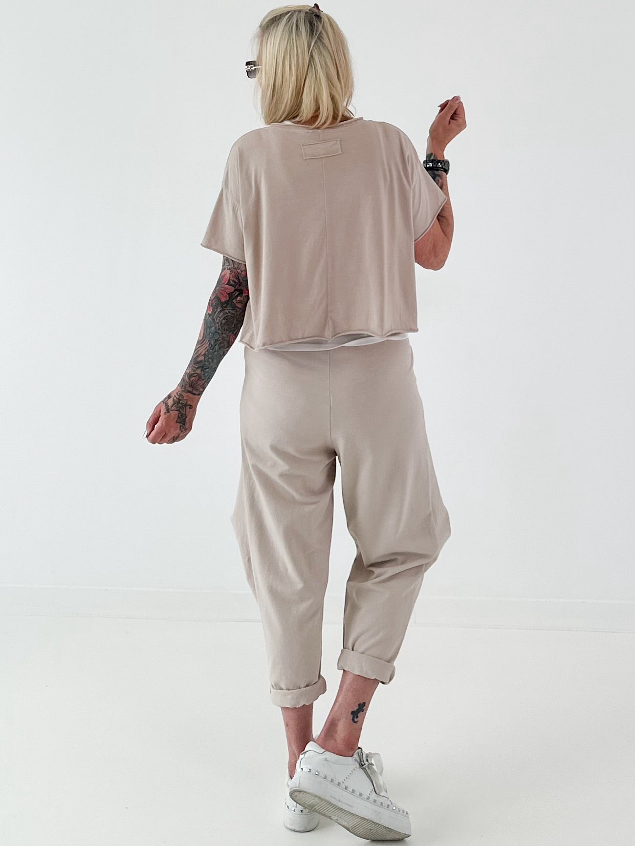 Kurzes Kastiges Shirt mit Print - beige