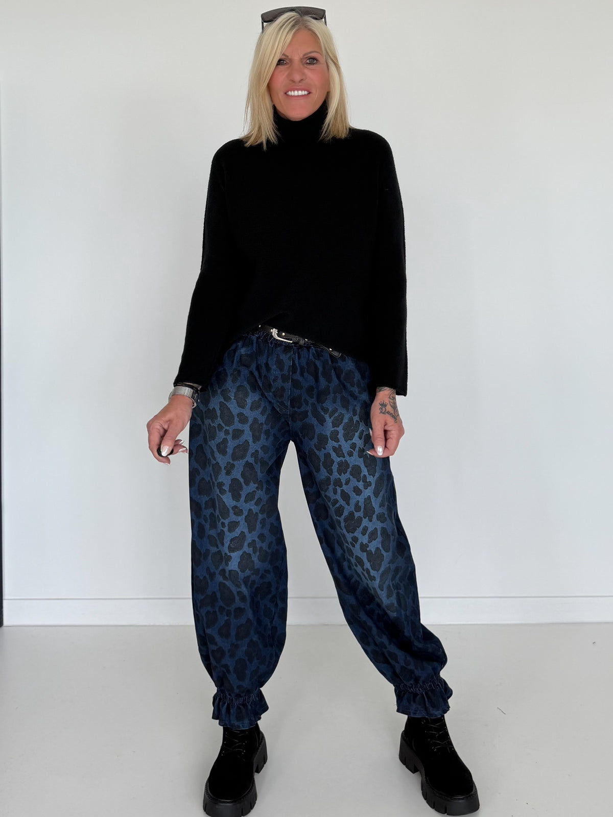 All-over leopard print harem jeans with belt - dark denim