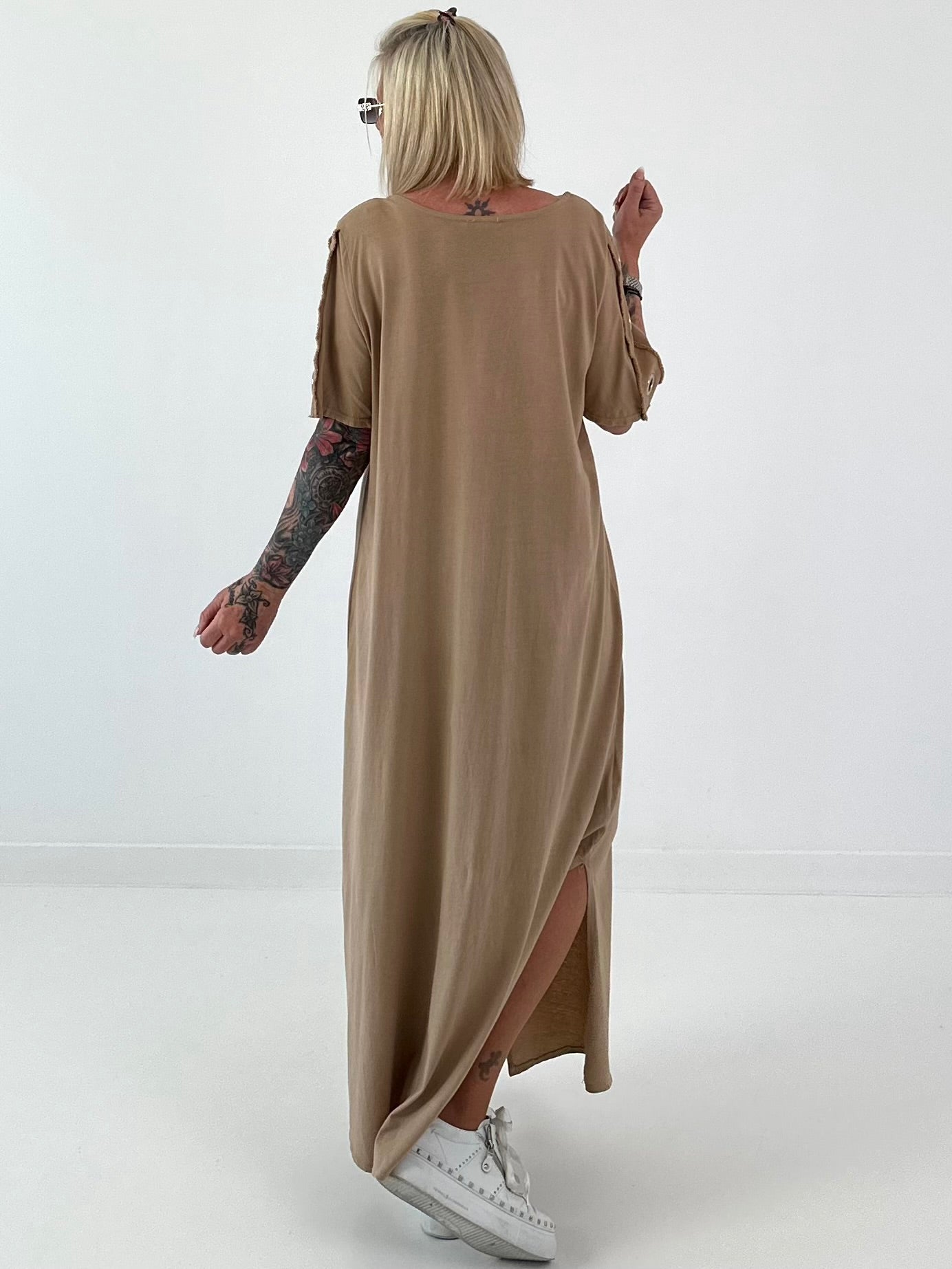 T-Shirt Kleid mit Ösen -camel