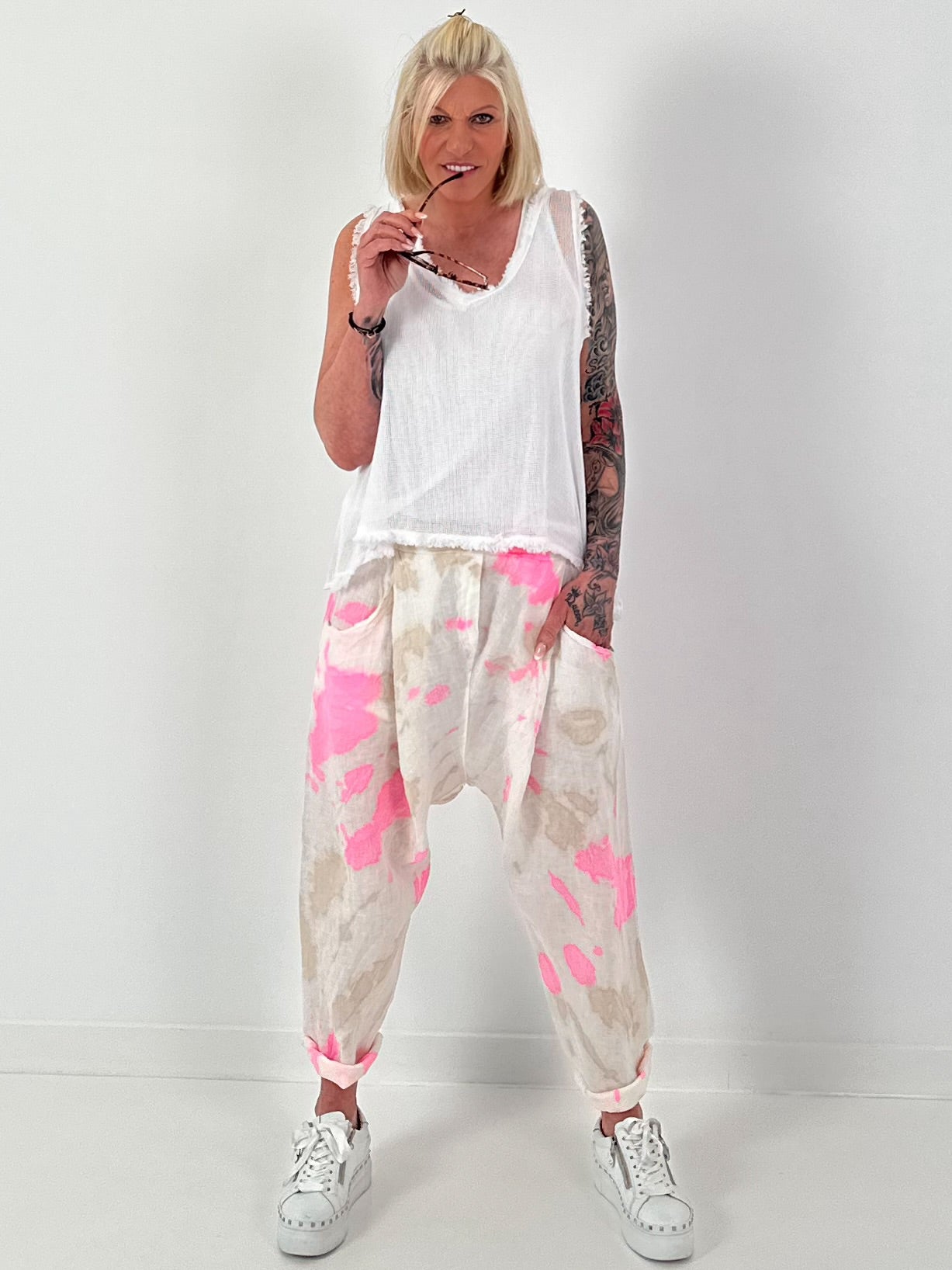 Linen Baggy with Tie-Dye Pattern - white-neon pink-beige