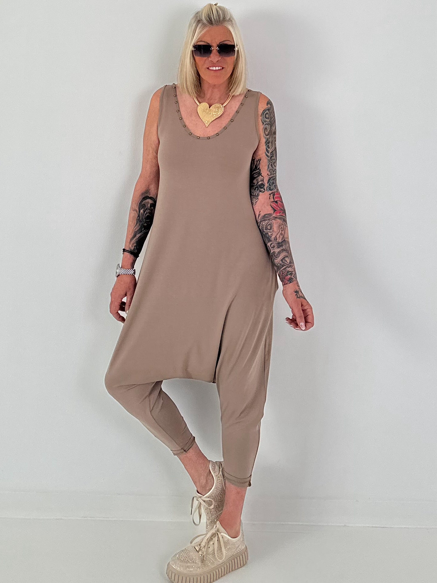 Jumpsuit mit Nieten - taupe