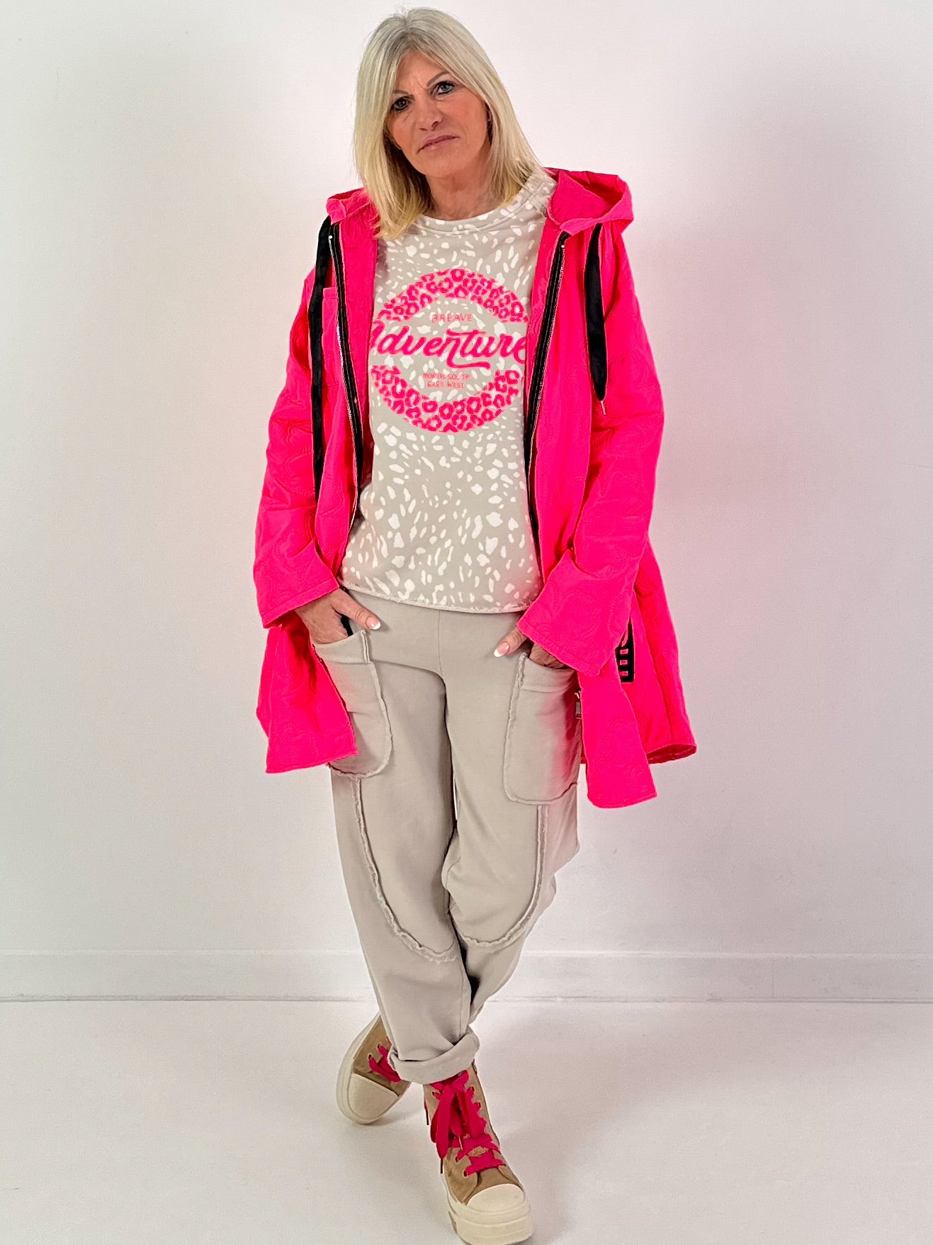 Oversized Sweatshirt Modell "Breave Adventure" - beige