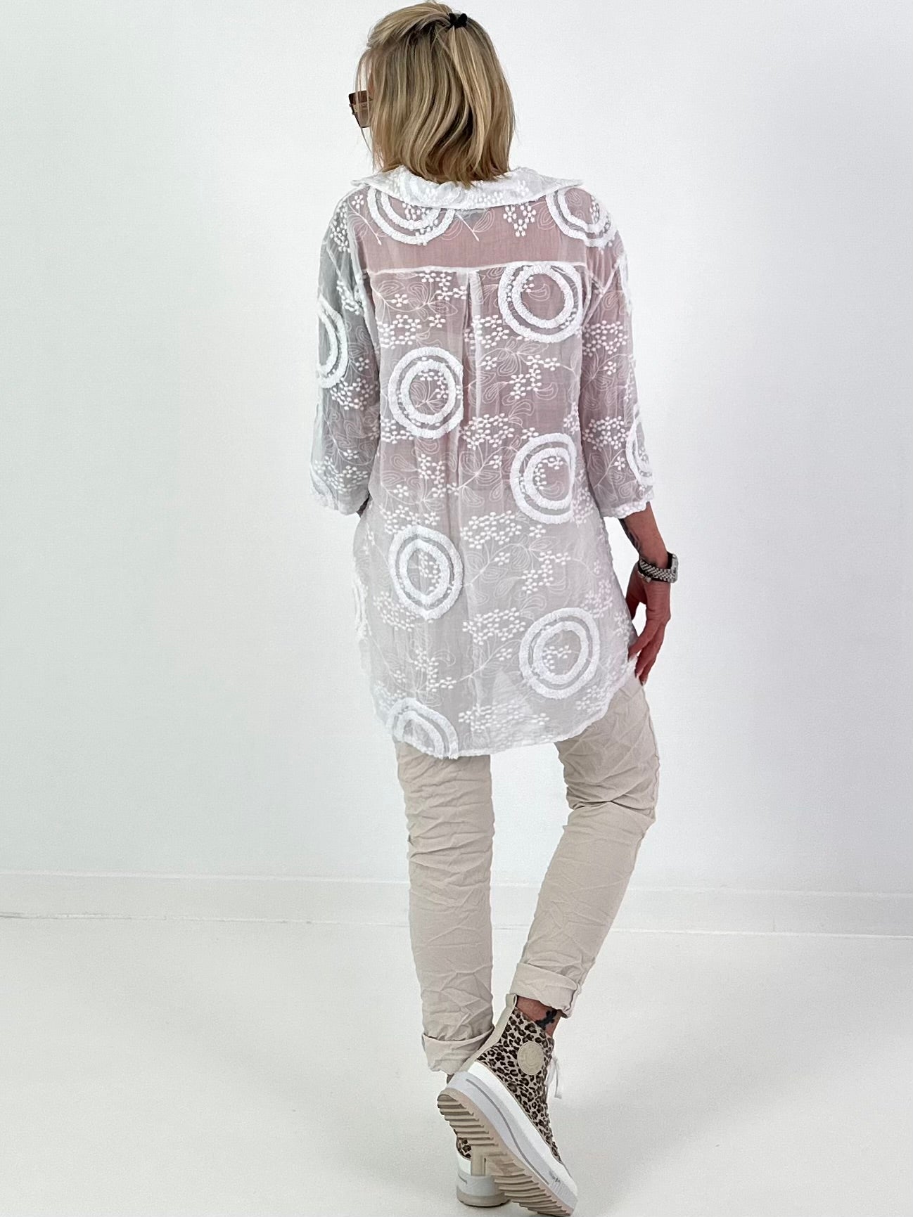 Seidenbluse mit Frottee-Applikationen - weiss